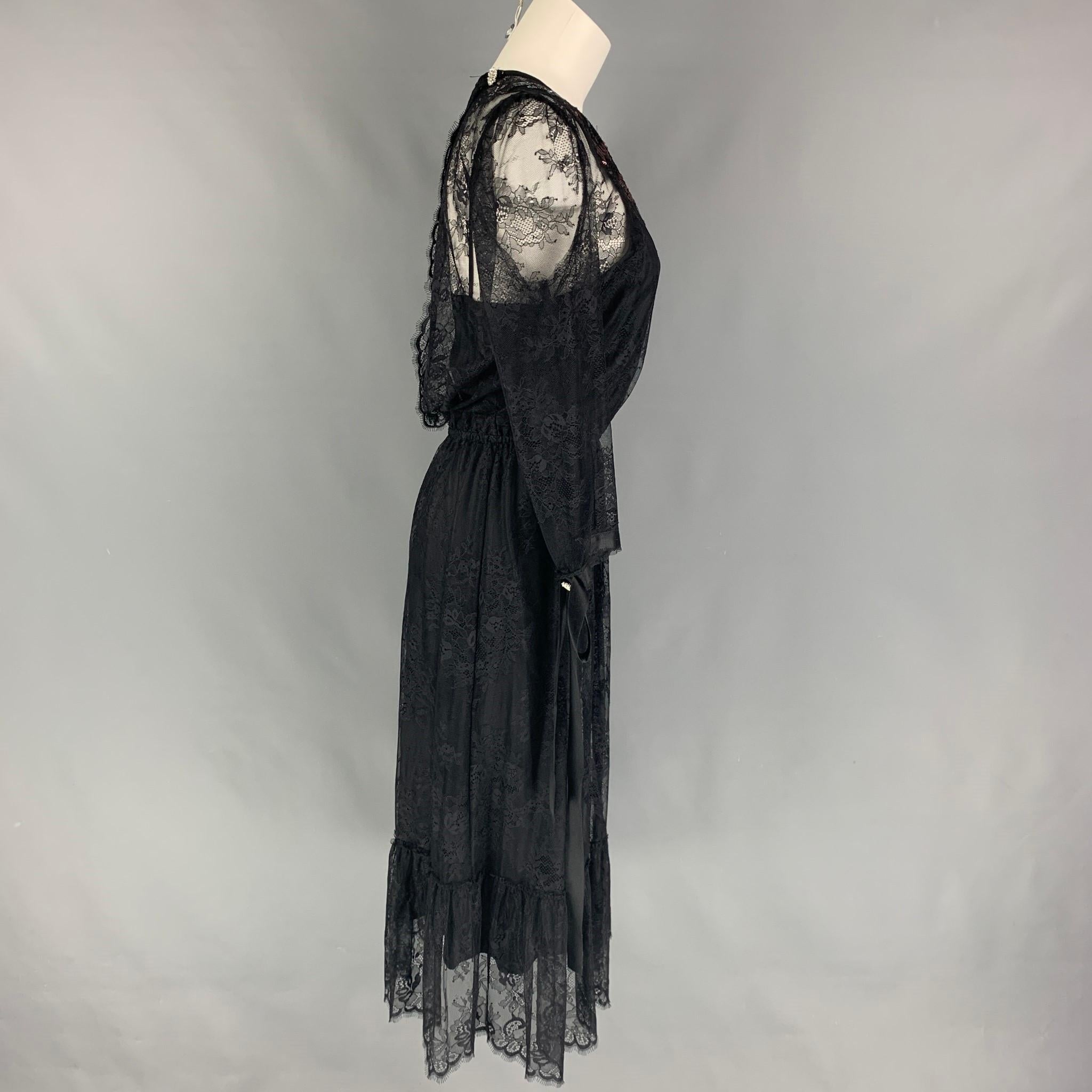 MARC JACOBS dress comes in a black lace nylon with a slip liner, ribbon sleeve details, floral sequin design, back rhinestone detail, and a elastic waistband. 

Very Good Pre-Owned Condition.
Marked: 4

Measurements:

Shoulder: 14 in.
Bust: 34