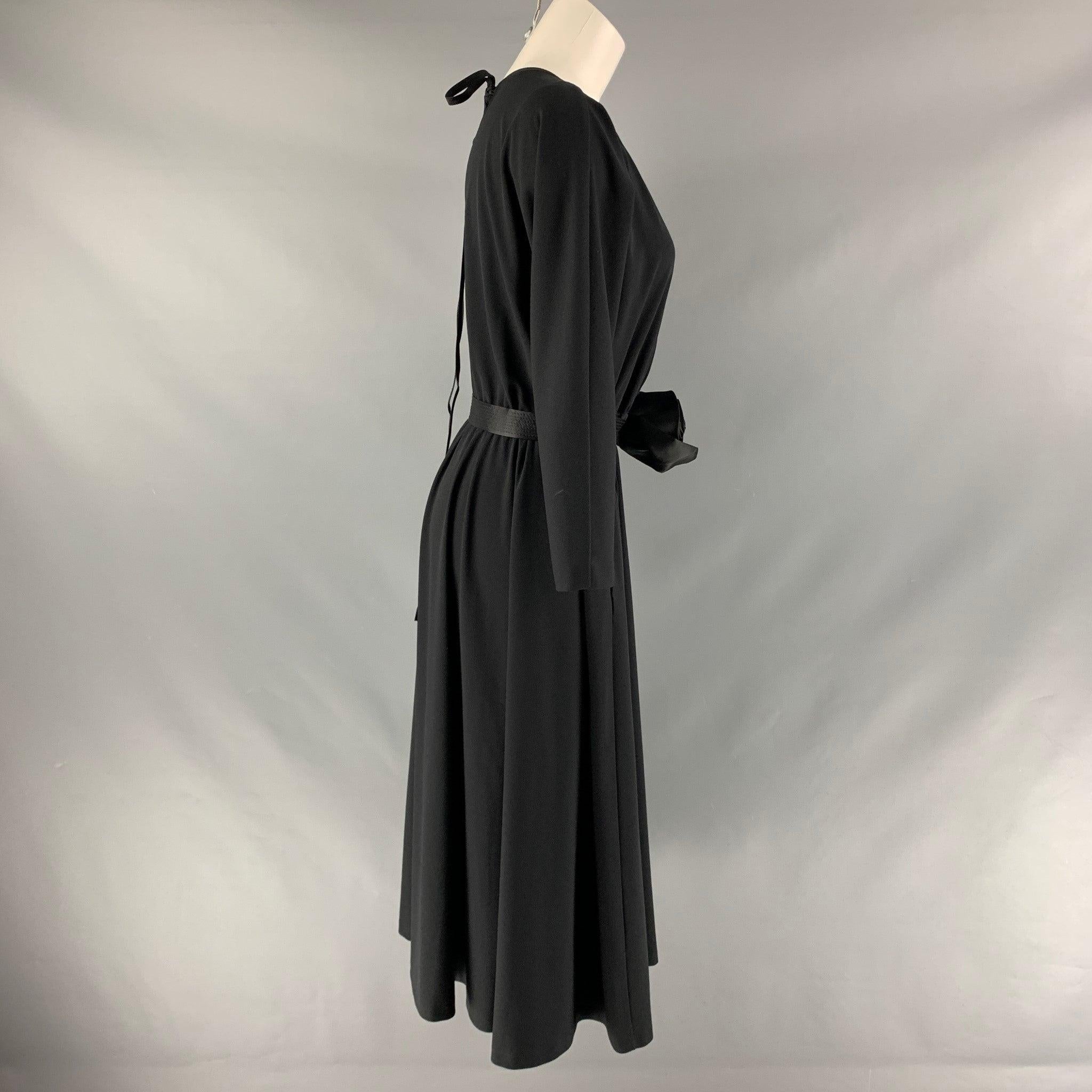 MARC JACOBS RUNWAY long sleeve dress comes in a black polyester fabric featuring a v-neck, elastic waistband, and black belt.New with Tags
 

Marked:   4. 

Measurements: 
 
Shoulder: 14 inches Bust: 32 inches Waist: 27 inches Hip: 33 inches Sleeve: