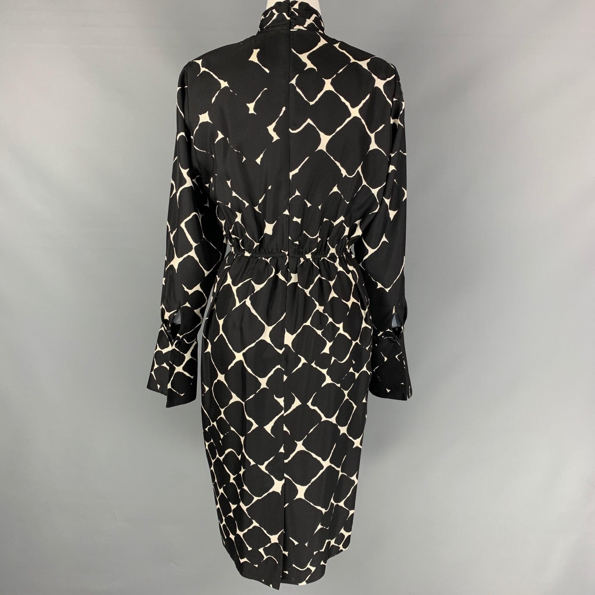 Women's MARC JACOBS Size 4 Black & White Print Silk Shift Dress For Sale