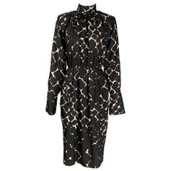 MARC JACOBS Seiden-Shiftkleid mit schwarzem und weißem Druck, Größe 4