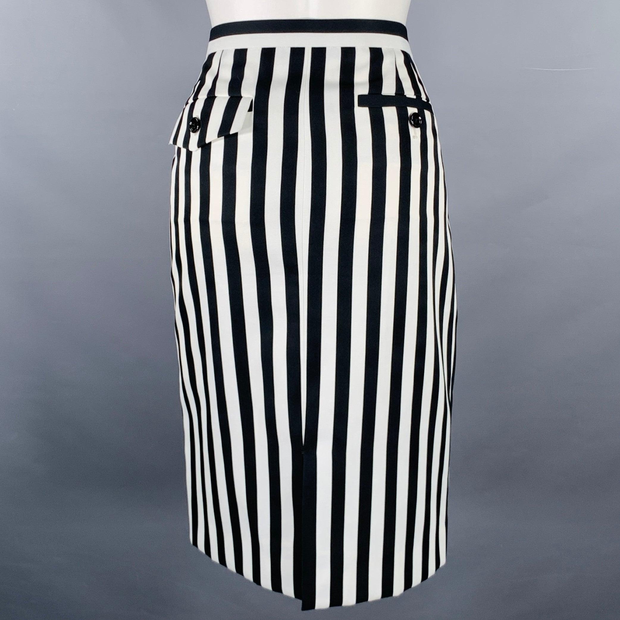 MARC JACOBS skirt in a black and white polyester fabric featuring a stripe pattern, pencil style, two back pockets, silk lining, and zipper fly closure. Made in USA.Very Good Pre-Owned Condition. Minor signs of wear. 

Marked:   6 

Measurements: 
 