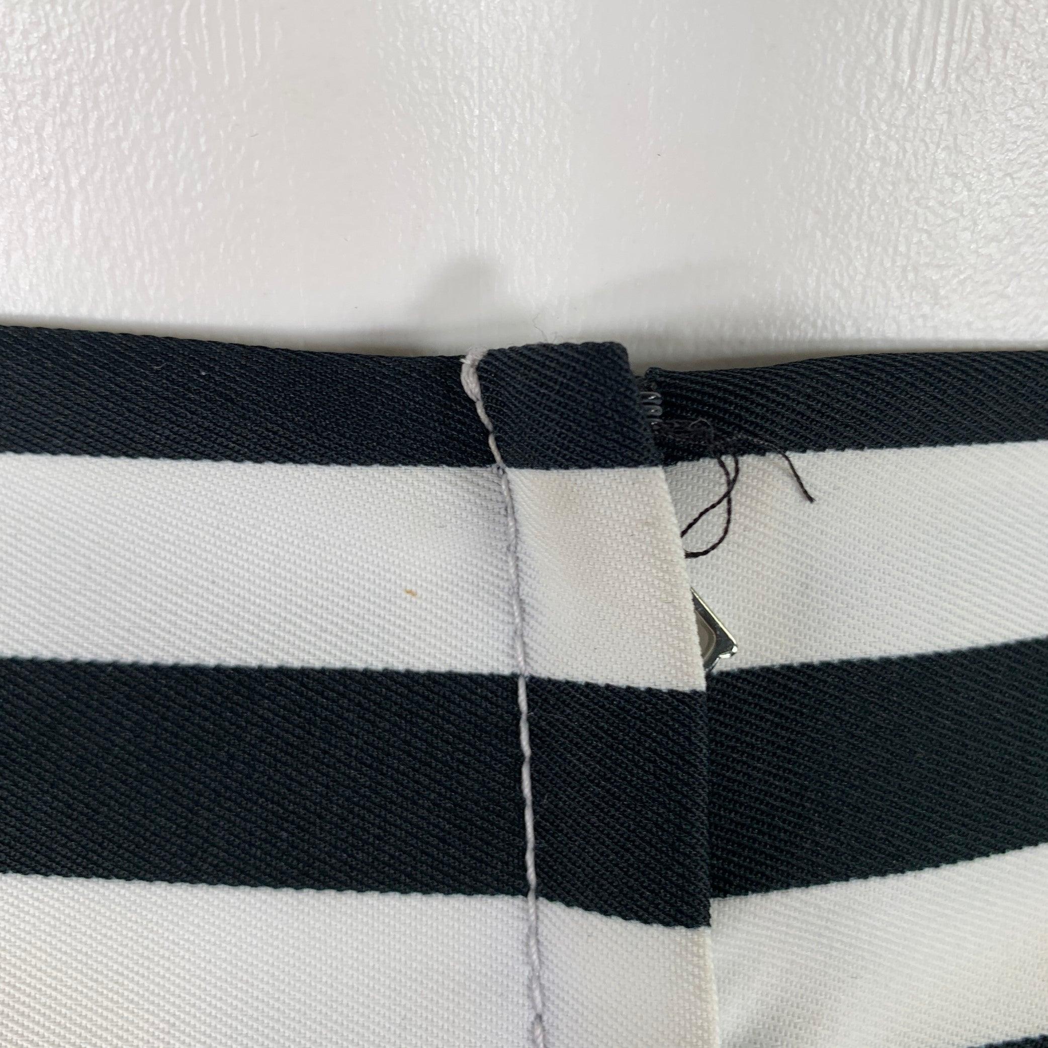 Gray MARC JACOBS Size 6 Black White Polyester Stripe Pencil Skirt For Sale