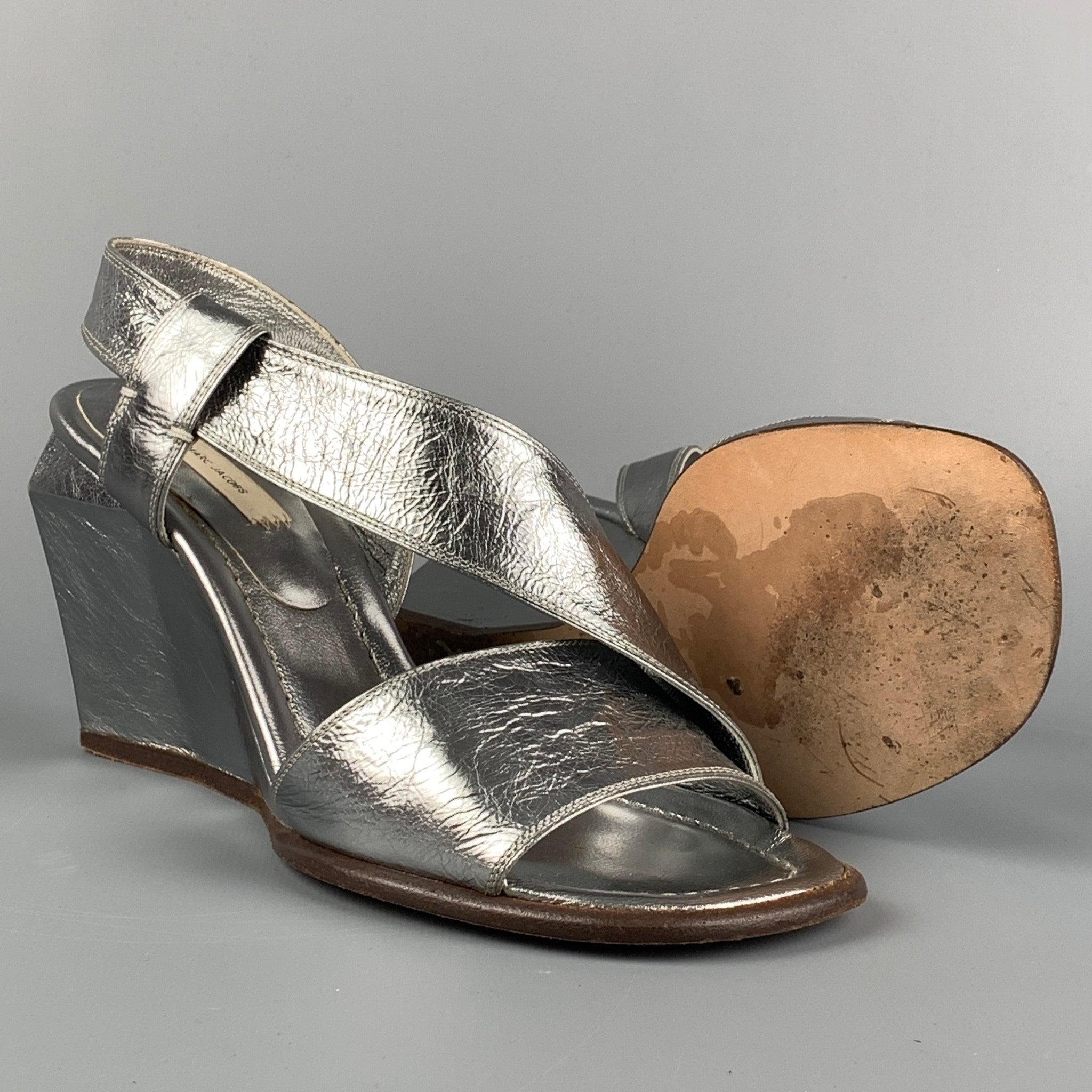 MARC JACOBS Size 7 Silver Leather Wedge Nickel Sandals In Good Condition For Sale In San Francisco, CA