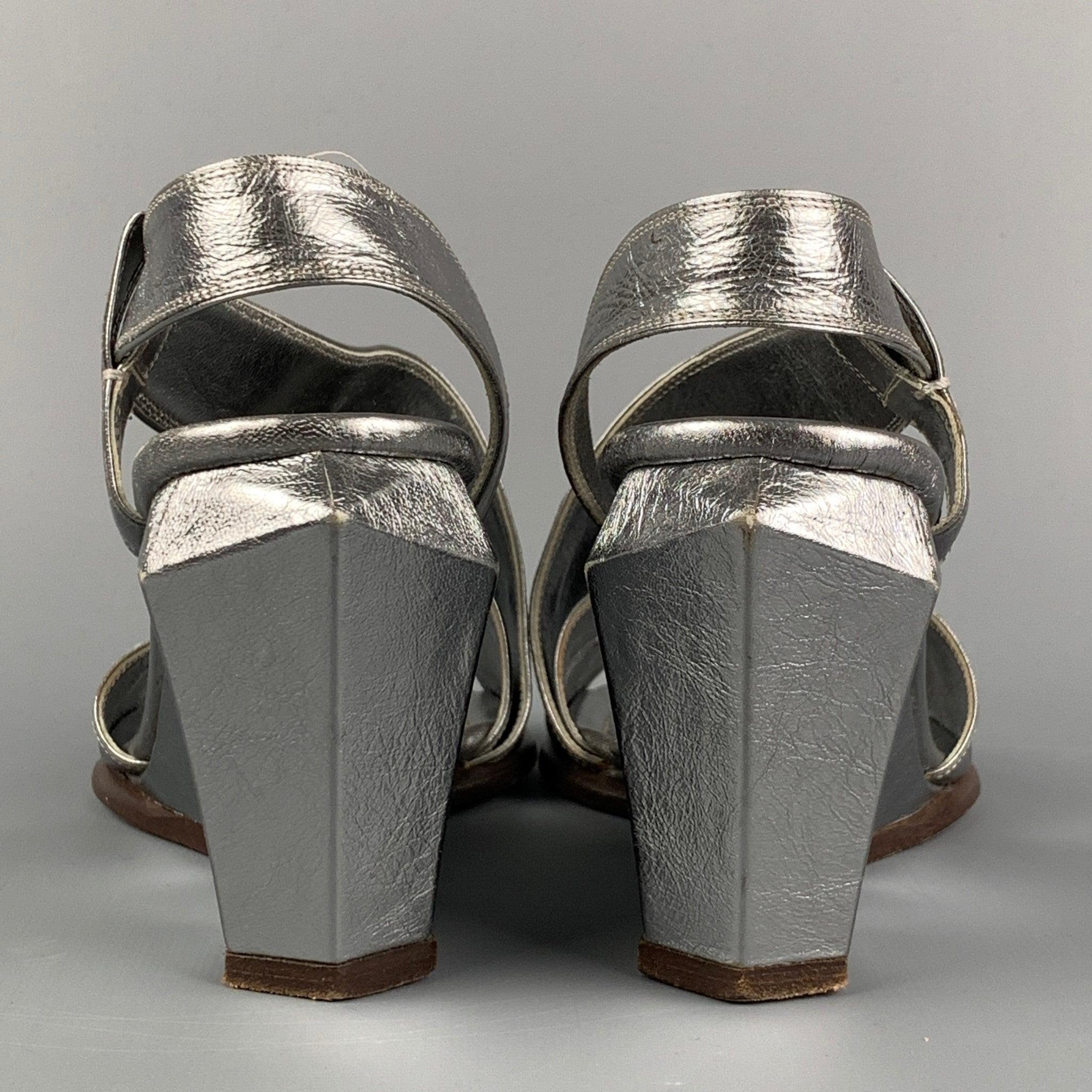 MARC JACOBS Size 7 Silver Leather Wedge Nickel Sandals For Sale 1