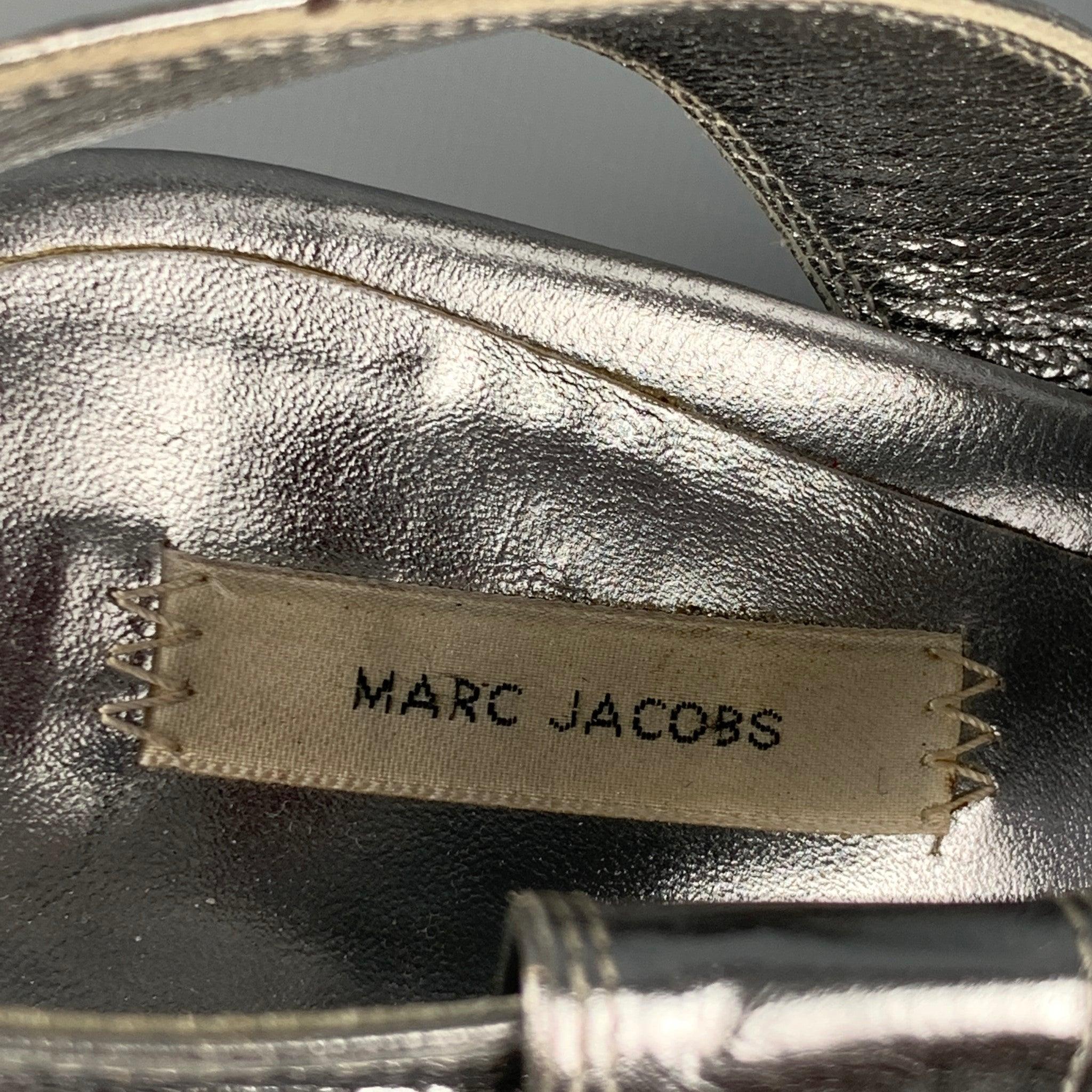 MARC JACOBS Sandalias de cuña de níquel de cuero plateado talla 7 en venta 1