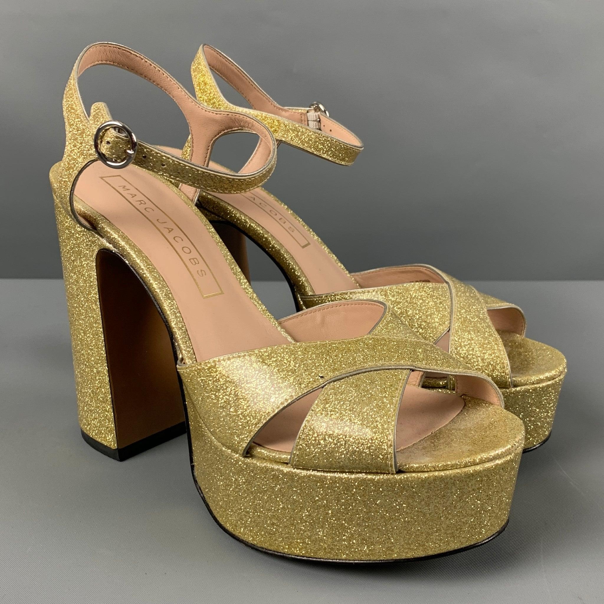 MARC JACOBS sandals
in a gold fabric featuring sparkly look, and chunky heel.Very Good Pre-Owned Condition. Minor signs of wear. 

Marked:   38 

Measurements: 
  Heel: 5 inches 
  
  
 
Reference: 127129
Category: Sandals
More Details
    
Brand: 