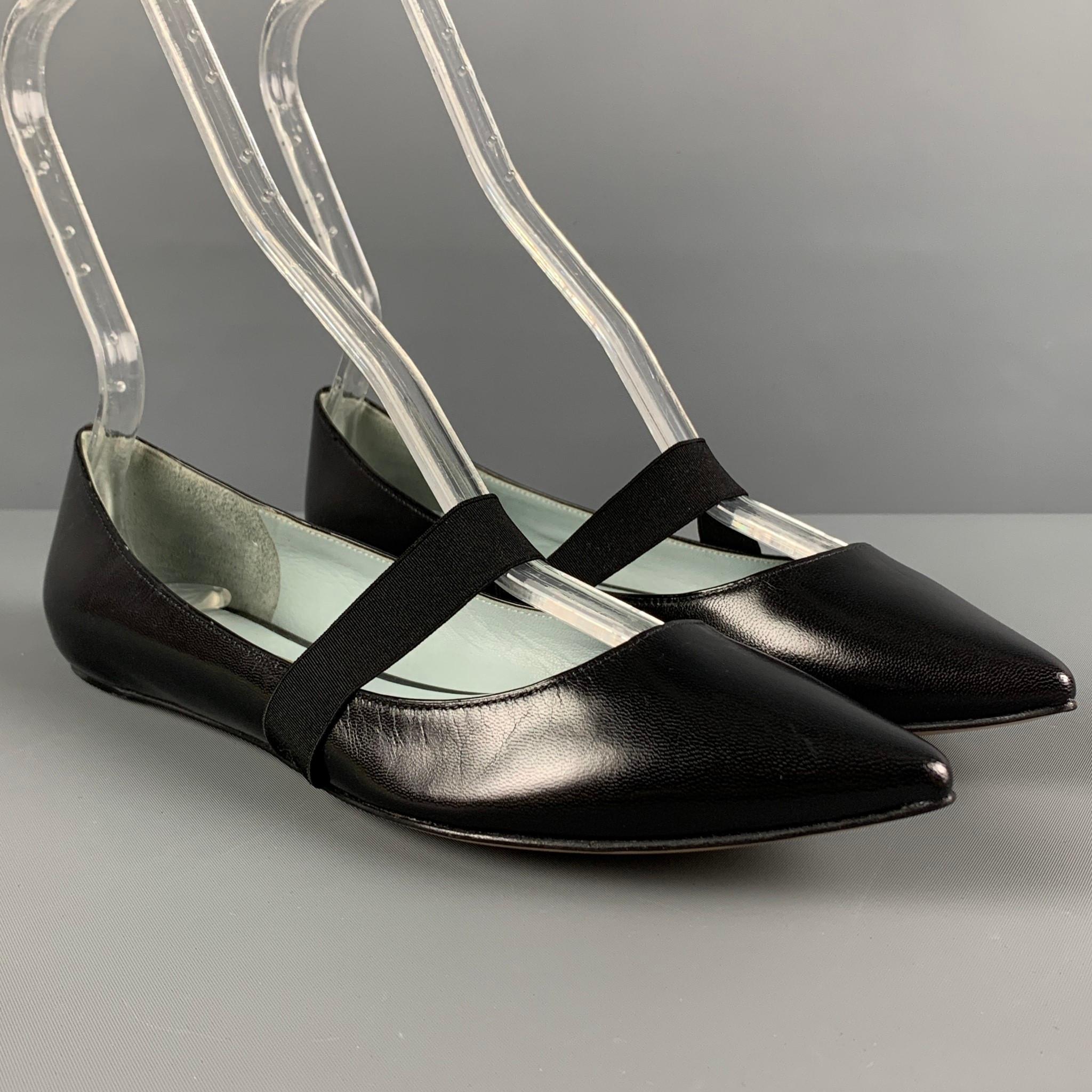 MARC JACOBS flats comes in a black leather featuring a mary jane style, elastic strap, and a pointed toe. 

Very Good Pre-Owned Condition.
Marked: 38.5

Outsole: 10.5 in. x 3.25 in.
