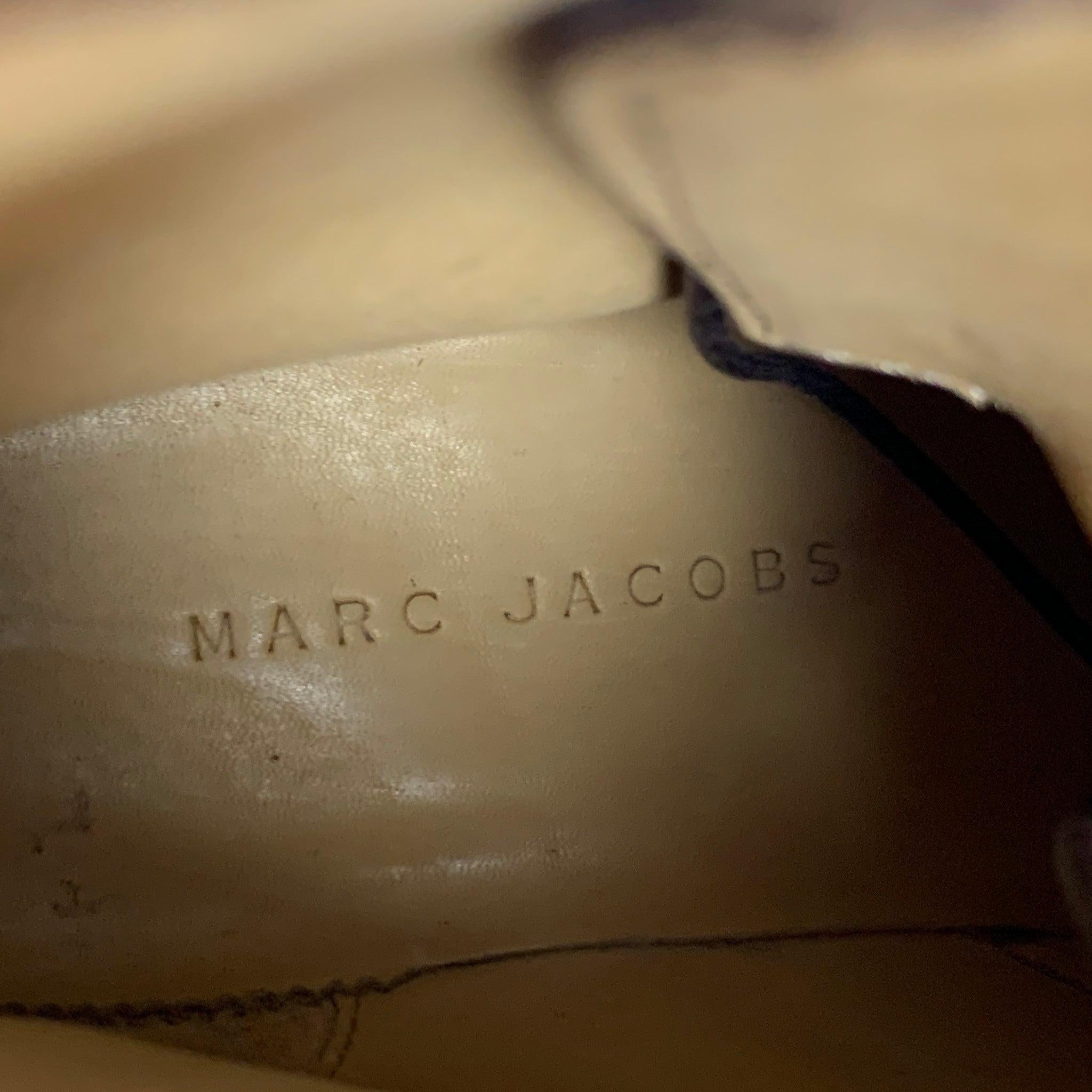 MARC JACOBS Bottes à bout ouvert en cuir perforé bordeaux taille 9,5 en vente 3