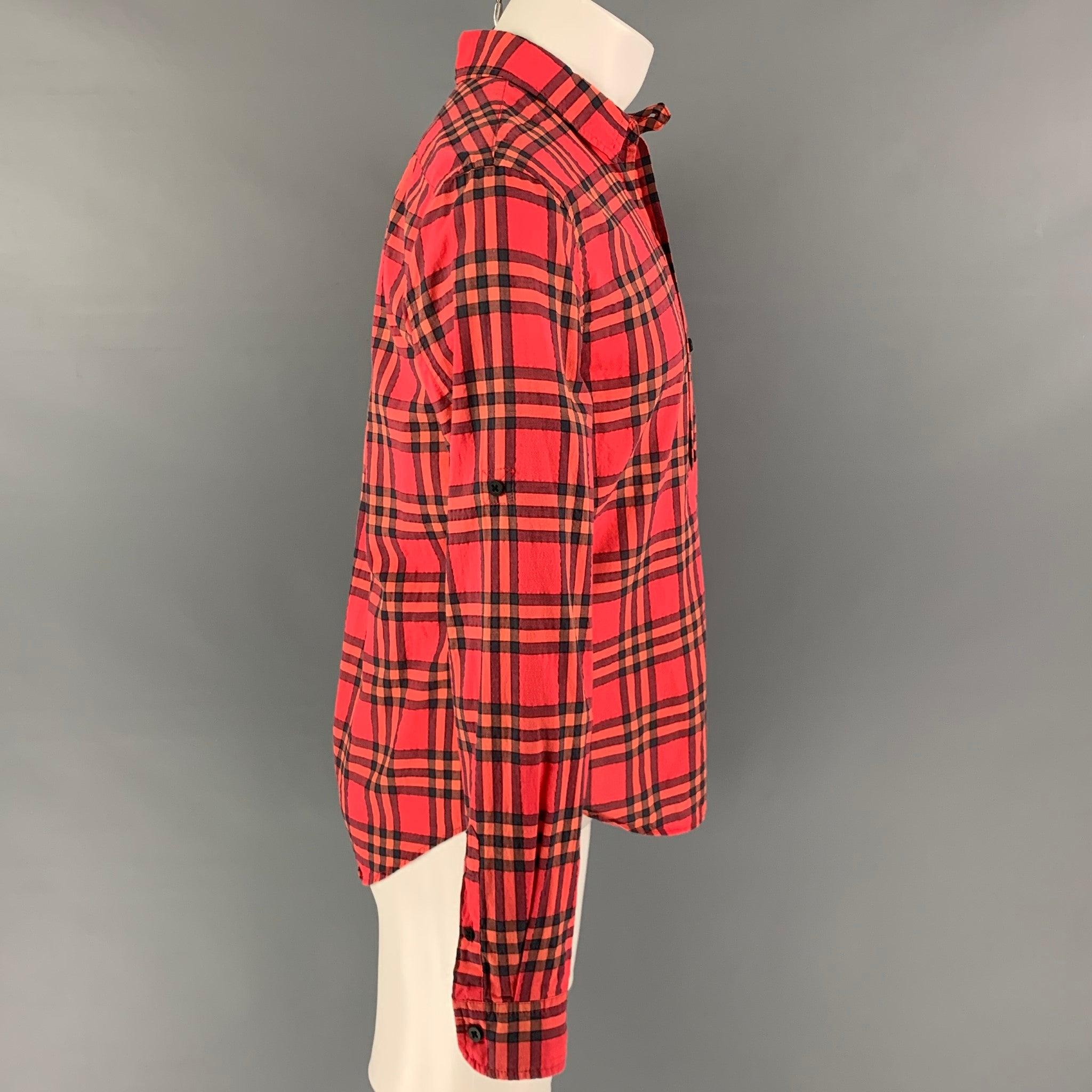 MARC by MARC JACOBS long sleeve shirt comes in a red & black plaid cotton blend featuring a shrunken fit, spread collar, and a button up closure.
Very Good
Pre-Owned Condition. 

Marked:   M  

Measurements: 
 
Shoulder: 18 inches Chest: 38 inches