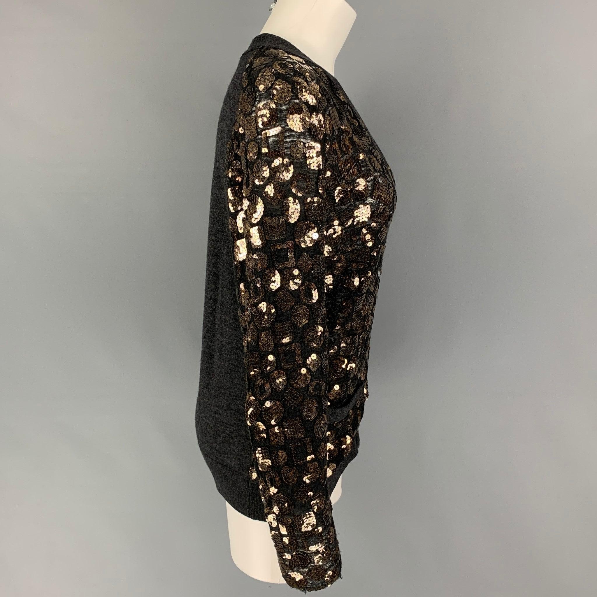 MARC JACOBS cardigan comes in a charcoal merino wool with a gold sequined design featuring front pockets and a buttoned closure. Made in Italy. Very Good
Pre-Owned Condition. 

Marked:   S 

Measurements: 
 
Shoulder: 15 inches  Bust: 34 inches 
