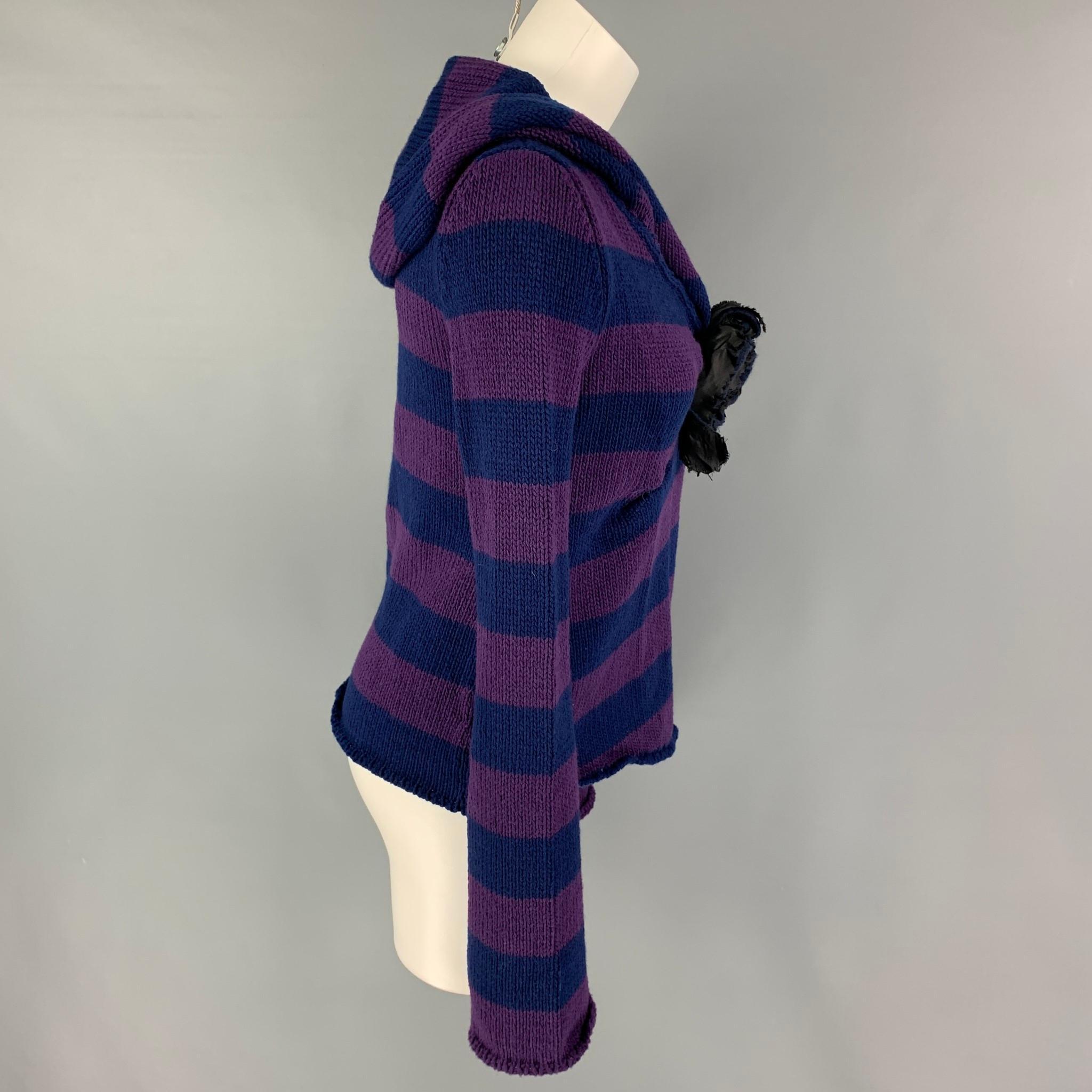 MARC JACOBS cardigan comes in a blue & purple knitted stripe wool / cashmere featuring a flower design and a snap button closure. Made in Italy. 

Very Good Pre-Owned Condition.
Marked: XS

Measurements:

Shoulder: 16 in/.
Bust: 34 in.
Sleeve: 29.5
