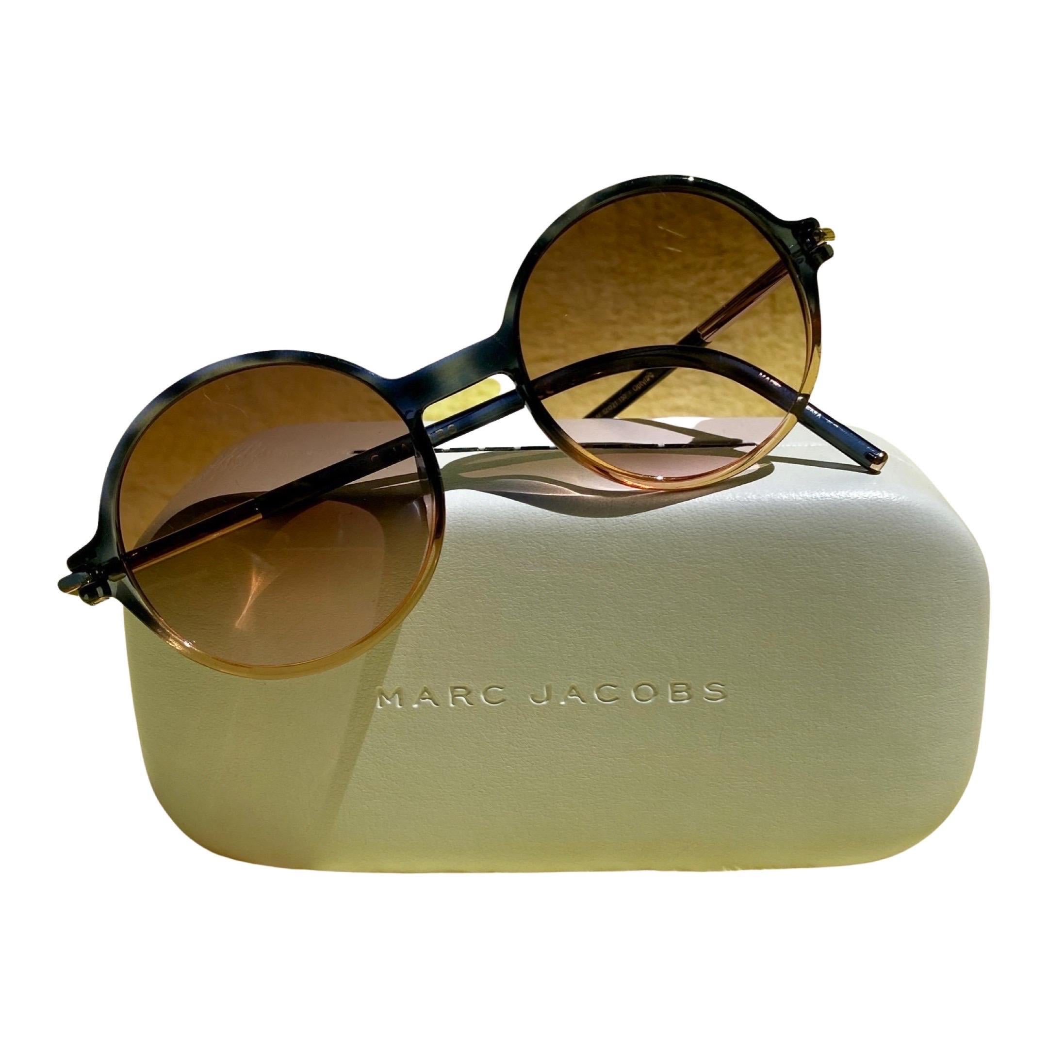 One of our fashionista clients in Palm Springs bought these sunglasses in five colors. This pair seems never to have been worn, but possibly worn once or twice according to the internet this was the most desirable color. Sold out very quickly. Style