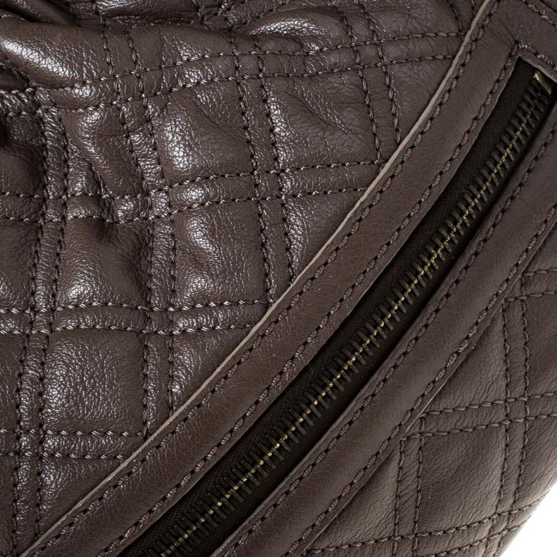 Marc Jacobs Taupe Quilted Leather Little Stam Shoulder Bag In Good Condition In Dubai, Al Qouz 2