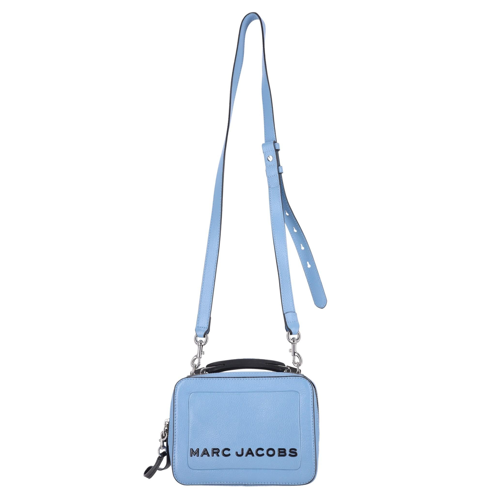 Marc Jacobs The Box Leather Crossbody Bag

Light blue crossbody bag crafted from leather and detailed with black 'Marc Jacobs' signature to the front.

Designed with silver, branded hardware, top leather handle with the brand's signature.

Featuring