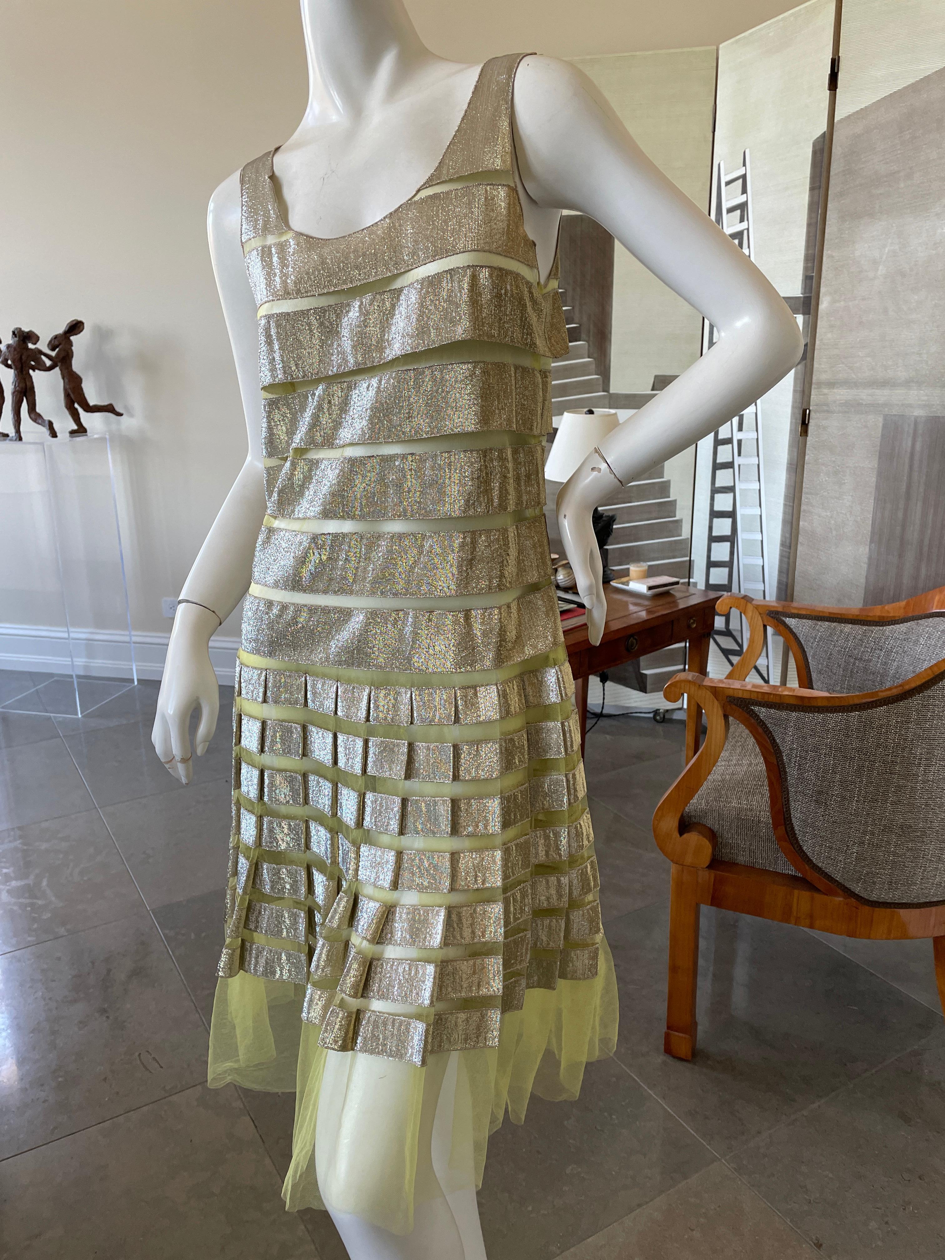 Marc Jacobs Gold schimmerndes Flapper-Kleid mit Bändern
Größe 0
Büste 34