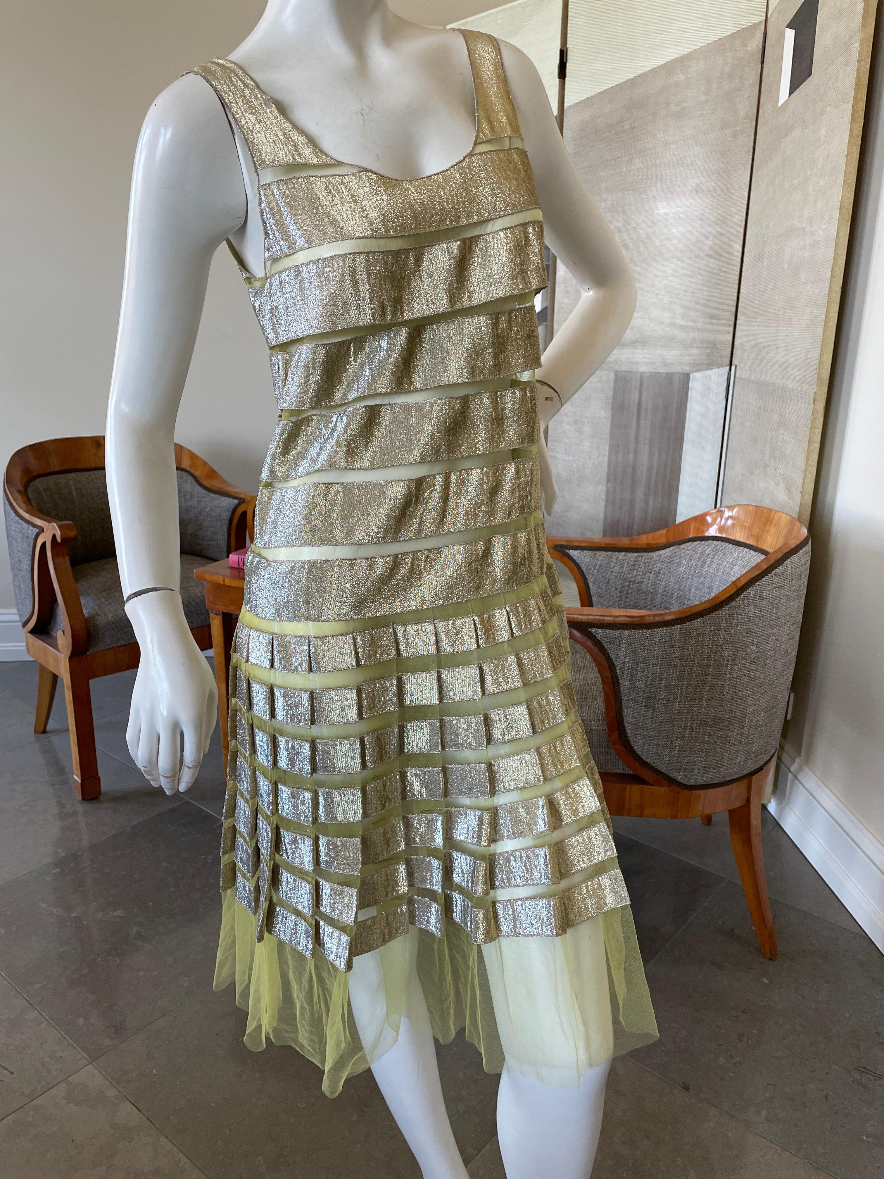 Gestuftes schimmerndes goldenes Flapper-Kleid von Marc Jacobs im Zustand „Hervorragend“ im Angebot in Cloverdale, CA