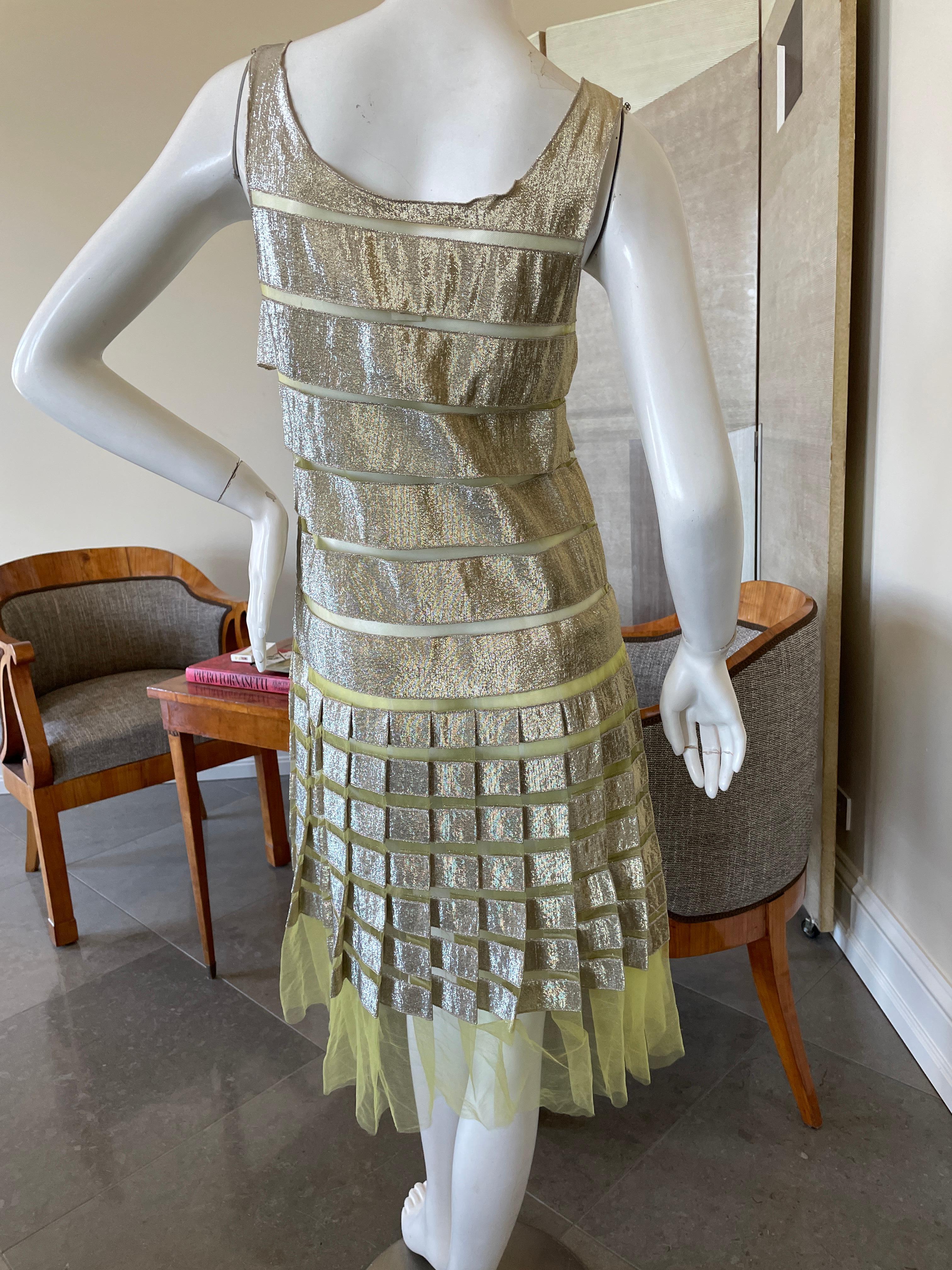 Gestuftes schimmerndes goldenes Flapper-Kleid von Marc Jacobs im Angebot 2