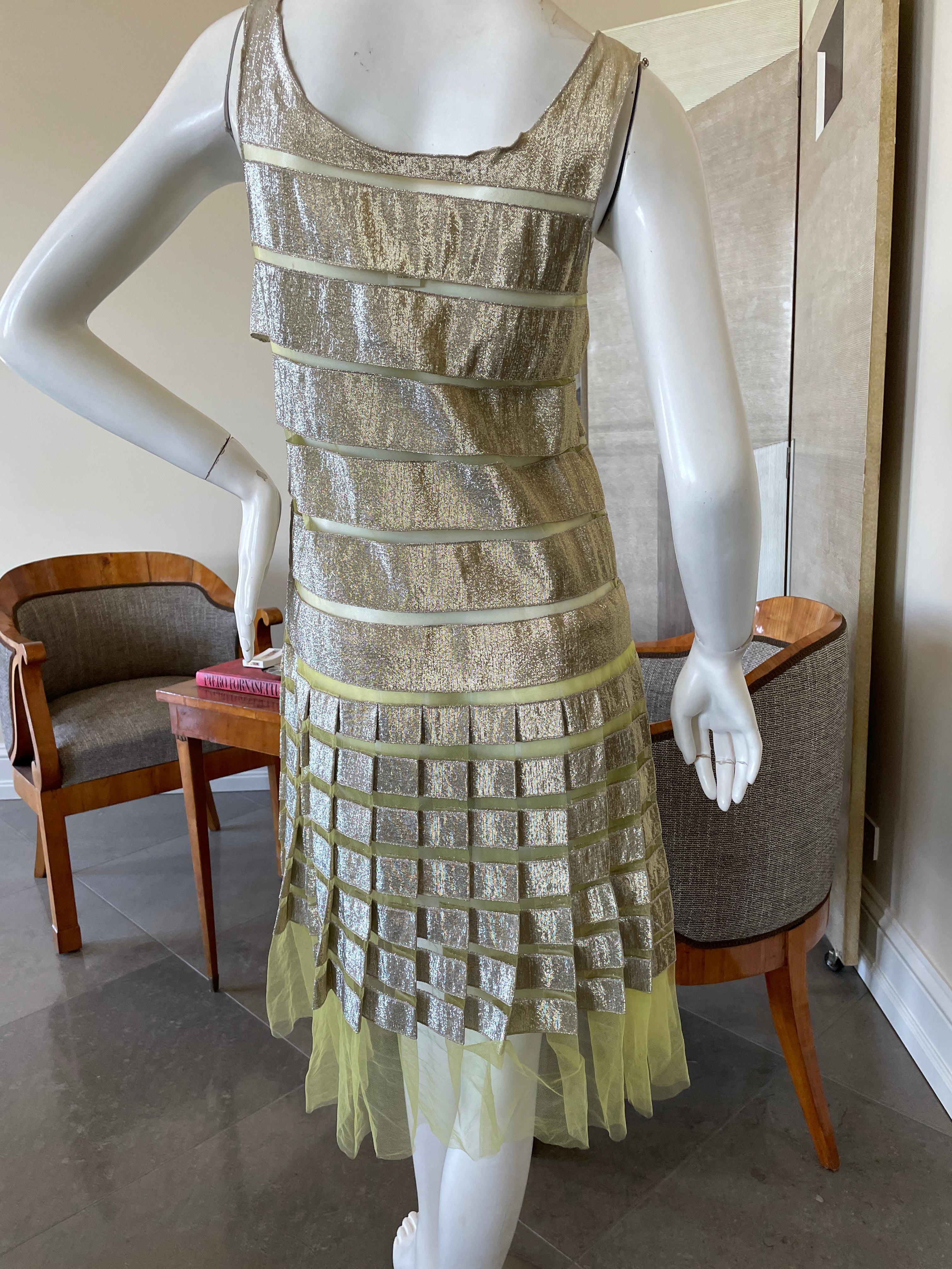 Gestuftes schimmerndes goldenes Flapper-Kleid von Marc Jacobs im Angebot 3