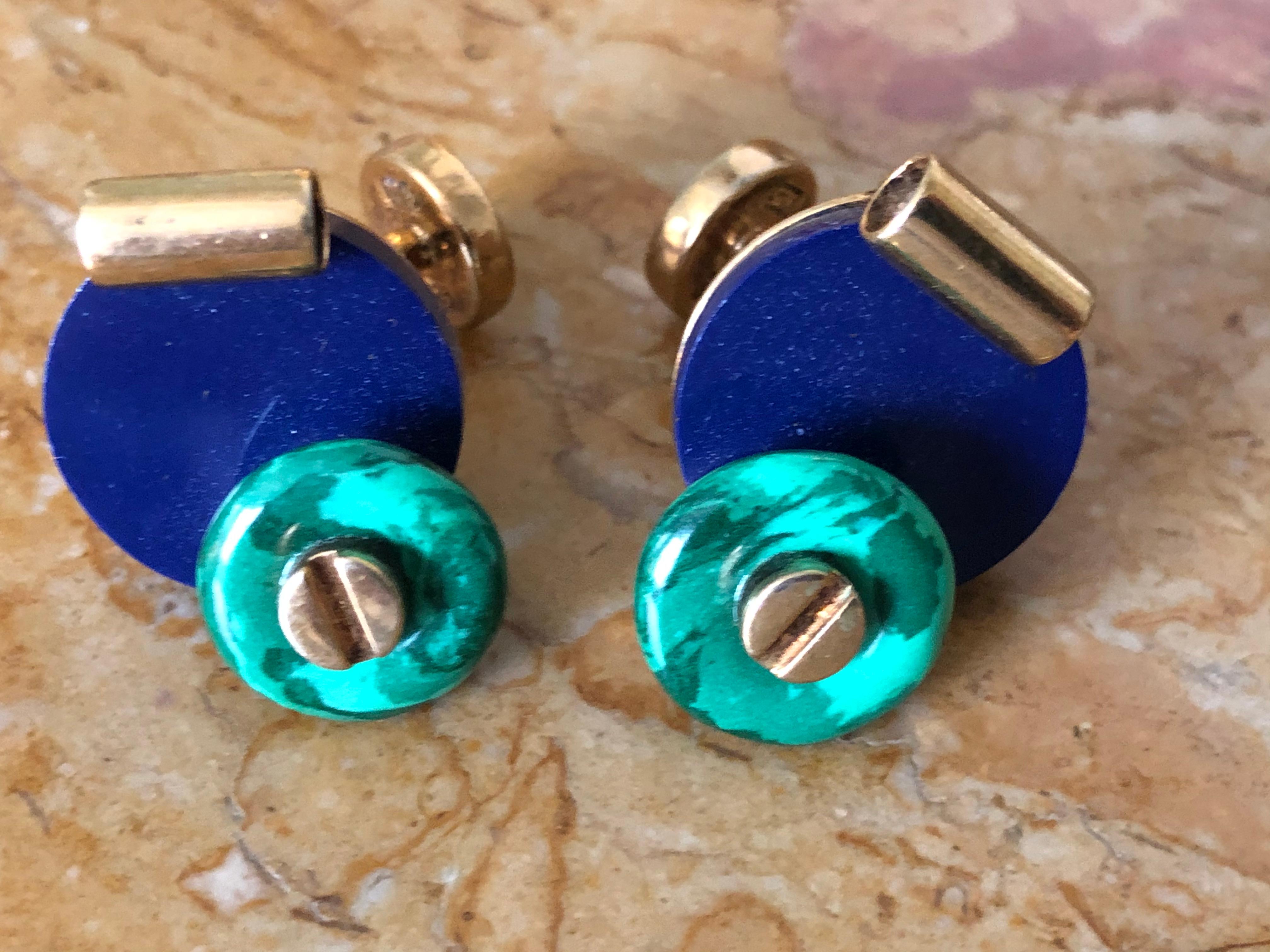 Marc Jacobs Vintage Brutalist Vermeil Malachite and Lapis Cufflinks.
Gold plated Sterling Silver with malachite and lapis lazuli.
The front of the cufflink is 1