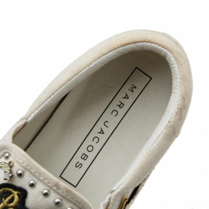 Marc Jacobs White Canvas Patches And Embellished Mercer Slip On Sneakers Size 38 In Fair Condition For Sale In Dubai, Al Qouz 2