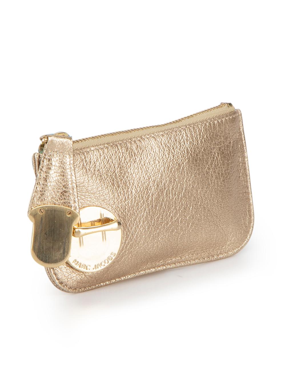 CONDITION is Very good. Minimal wear to purse is evident. Minimal wear to the hardware with small scuff marks on this used Marc Jacobs designer resale item.



Details


Gold

Leather

Zip x push lock fastening

Interior suede lining

Gold tone