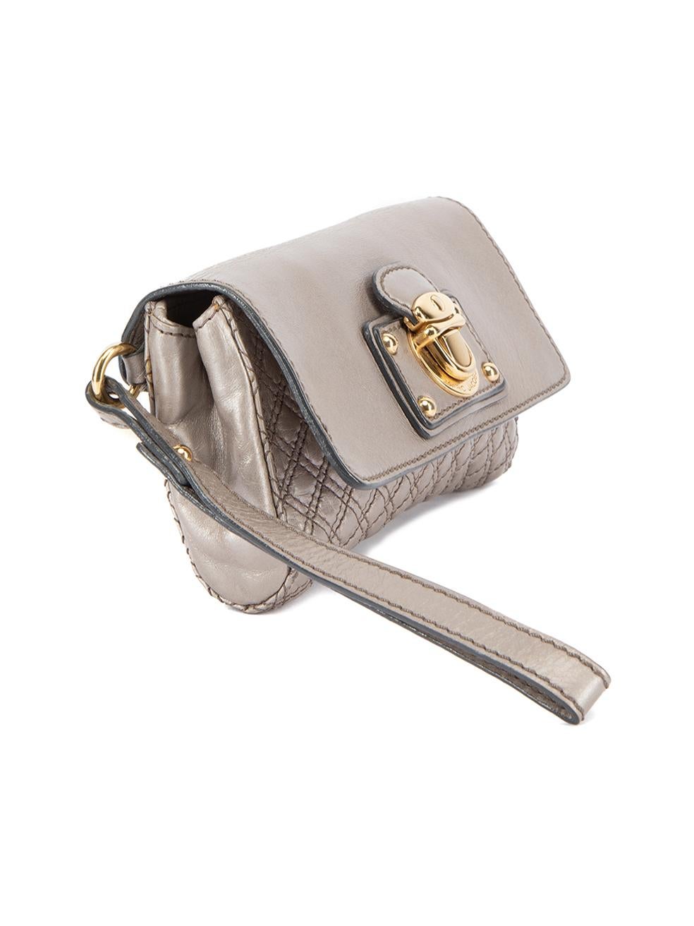 CONDITION is Good. General wear to purse is evident. Moderate signs of wear to the leather exterior and gold hardware. There is also wear and stains to the interior from general use on this used Marc Jacobs designer resale item. This item comes with