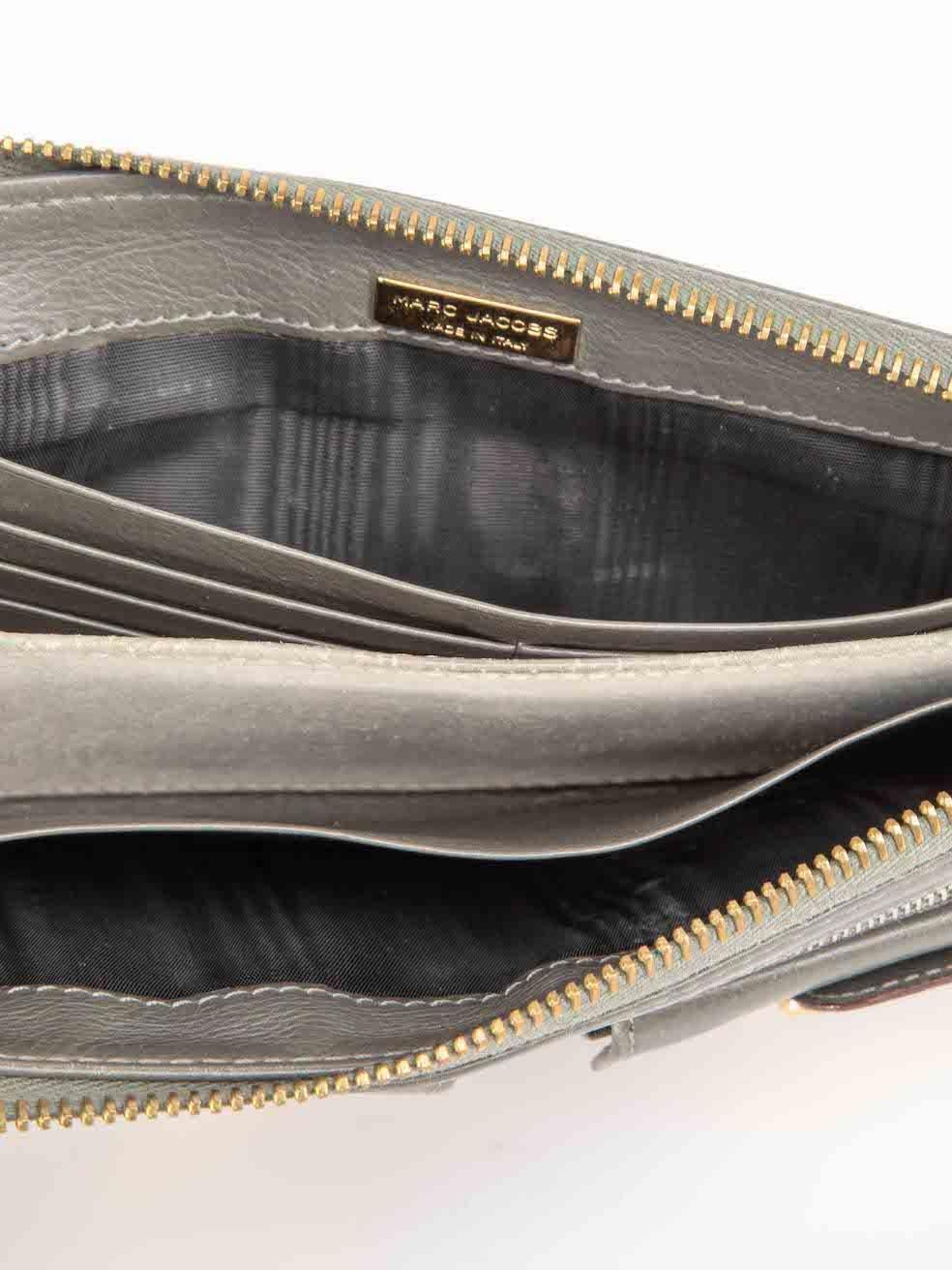 Marc Jacobs - Portefeuille en cuir gris vintage pour femme en vente 1