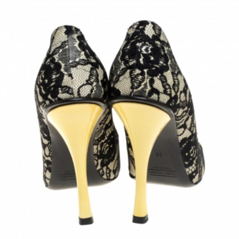 Marc Jacobs Yellow/Black Lace And Patent Leather Bow Detail Pumps Size 39 For Sale 1