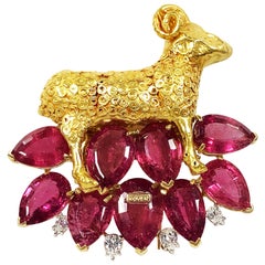 Marc Koven 1960er Jahre Ram of Abraham in der Wüste Diamant  Goldbrosche mit Rubelit