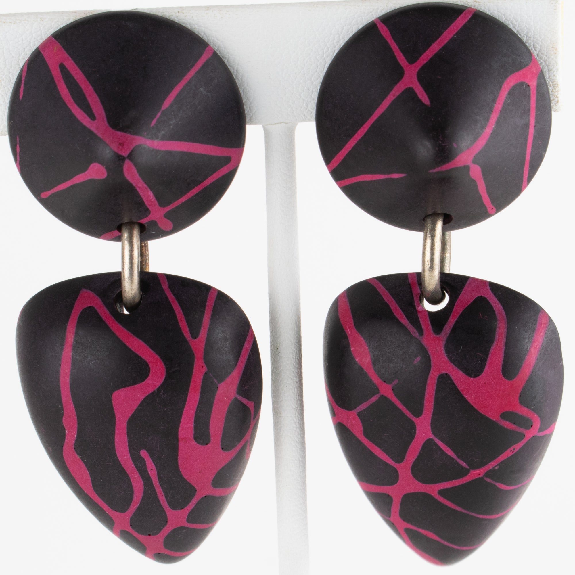 Marc Labat Paris Geometric Pink and Black Resin Clip Earrings en vente