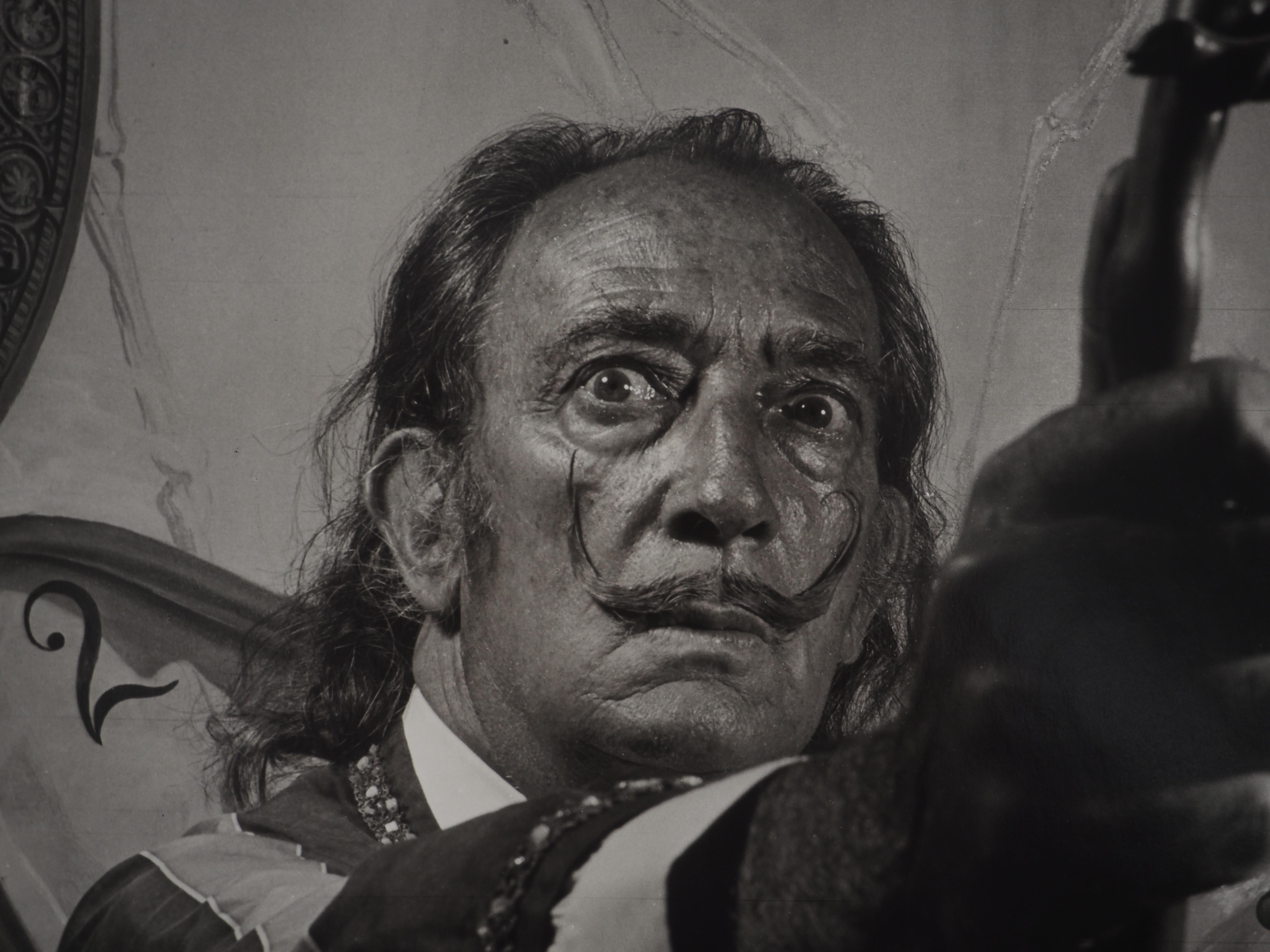 Dalí Holding his Walking Stick - Original Gelatin Silver Photography For Sale 2