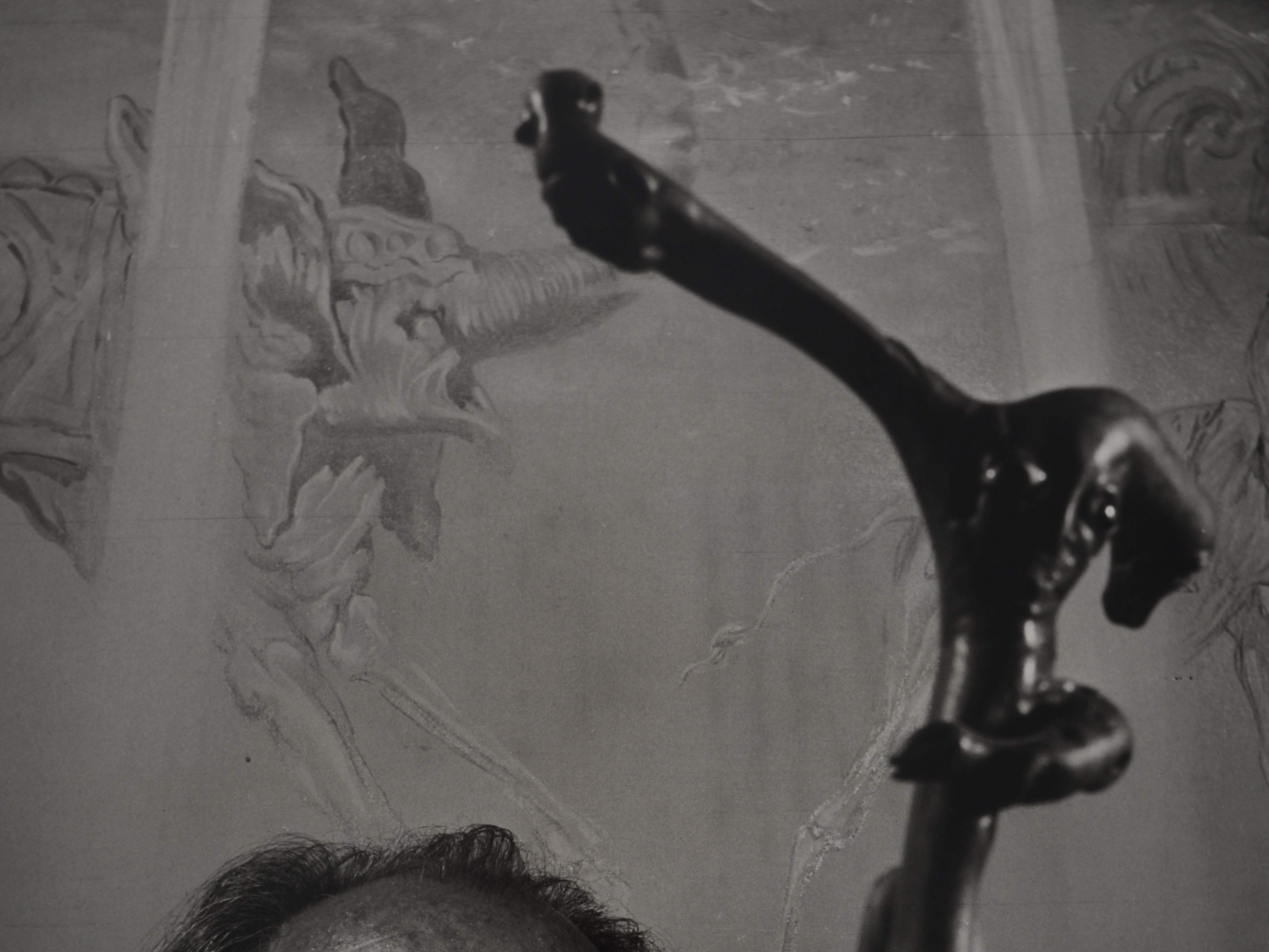 Dalí Holding his Walking Stick - Original Gelatin Silver Photography For Sale 3