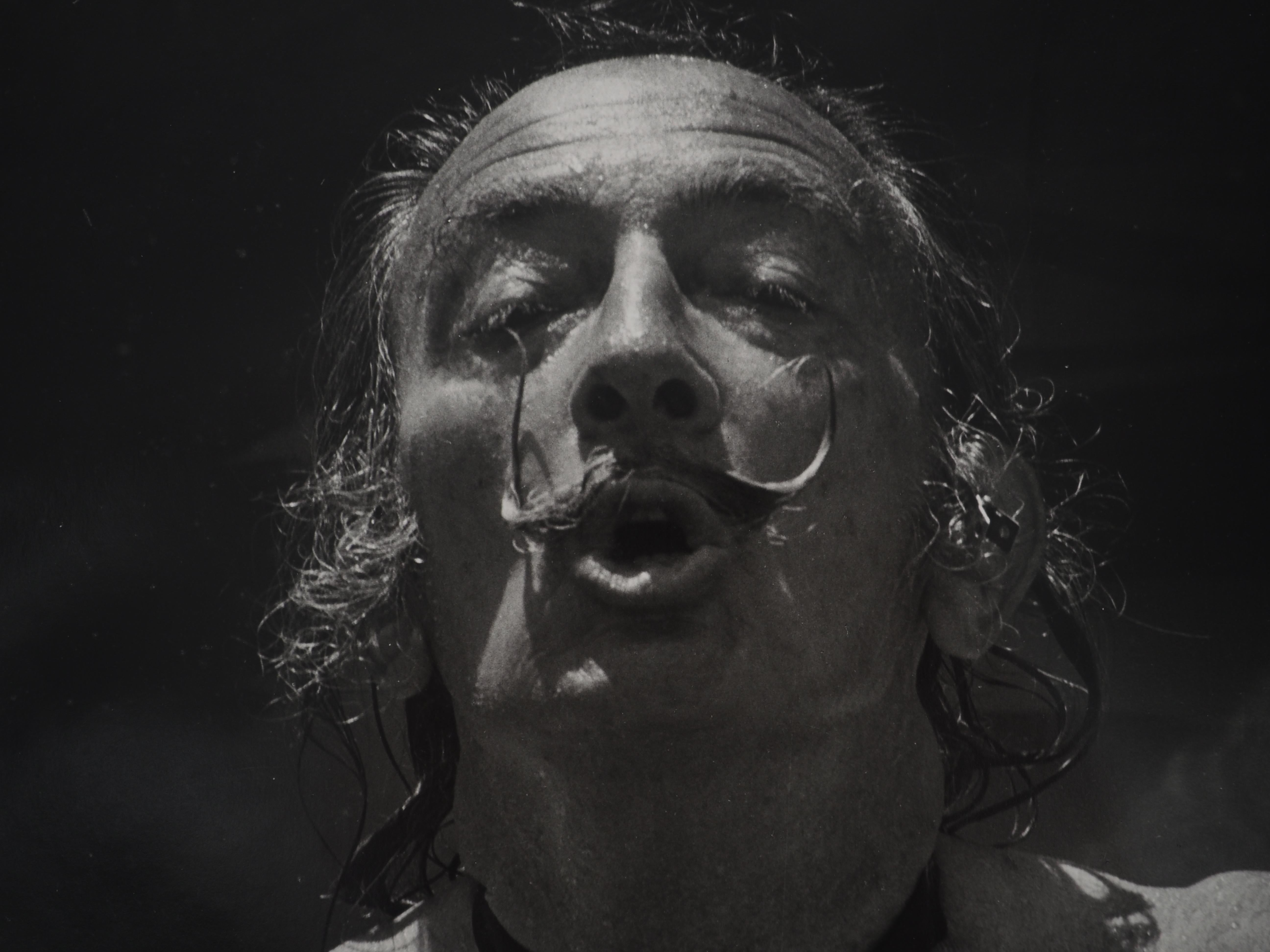 Marc LACROIX (1927-2007)
Dalí en la piscina, 1971

Fotografía original en gelatina dilver
Firmado con tinta
Numerado en 50 ejemplares
Sobre papel Dilver Gelatina 56,5 x 48,5 cm (c. 22 x 18,9 pulgadas) 

INFORMACIÓN : Marc Lacroix fue fotógrafo y