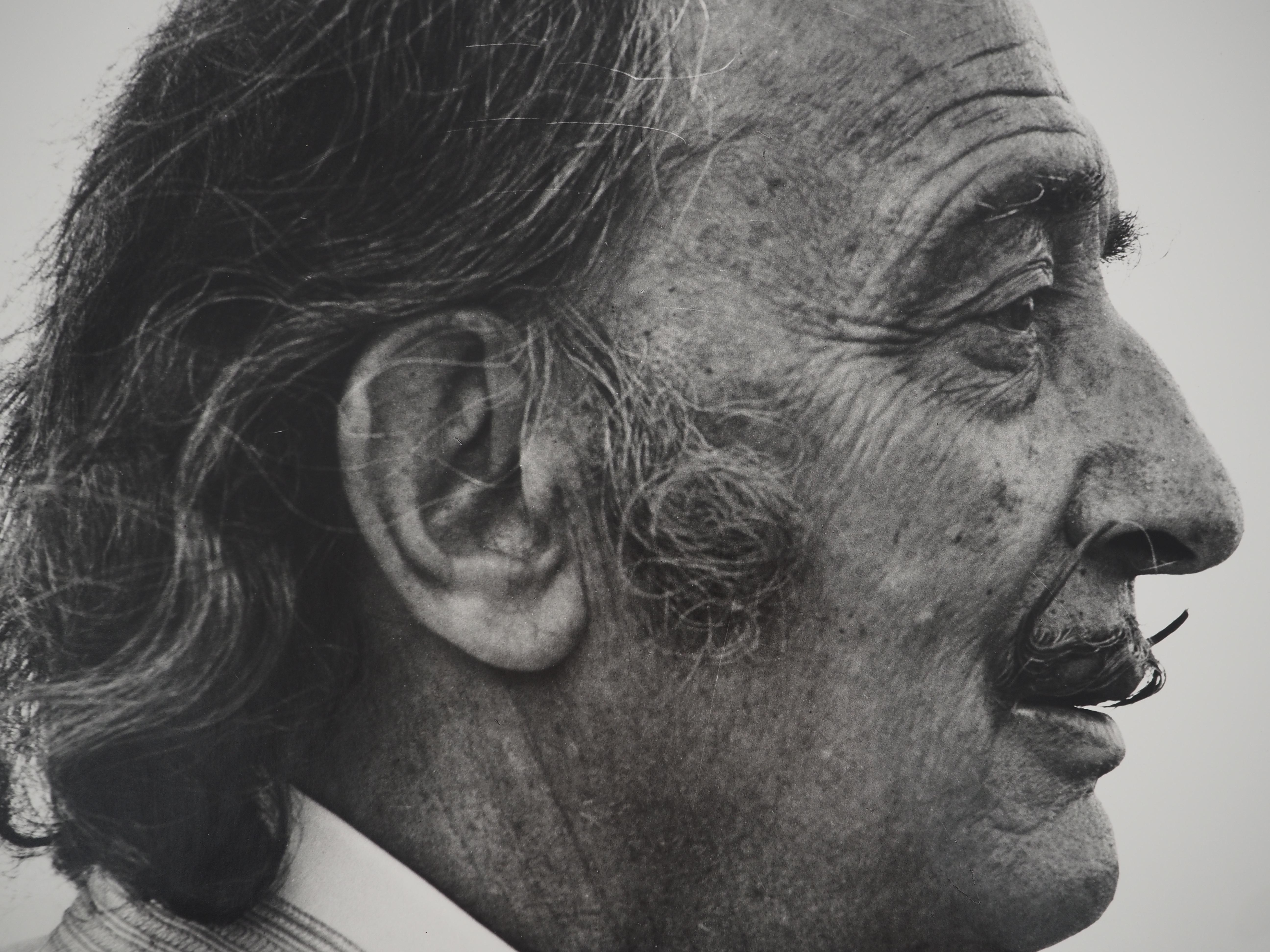 Dalí Staring at the Horizon - Original Gelatin Silver Photography, SIGNED For Sale 3