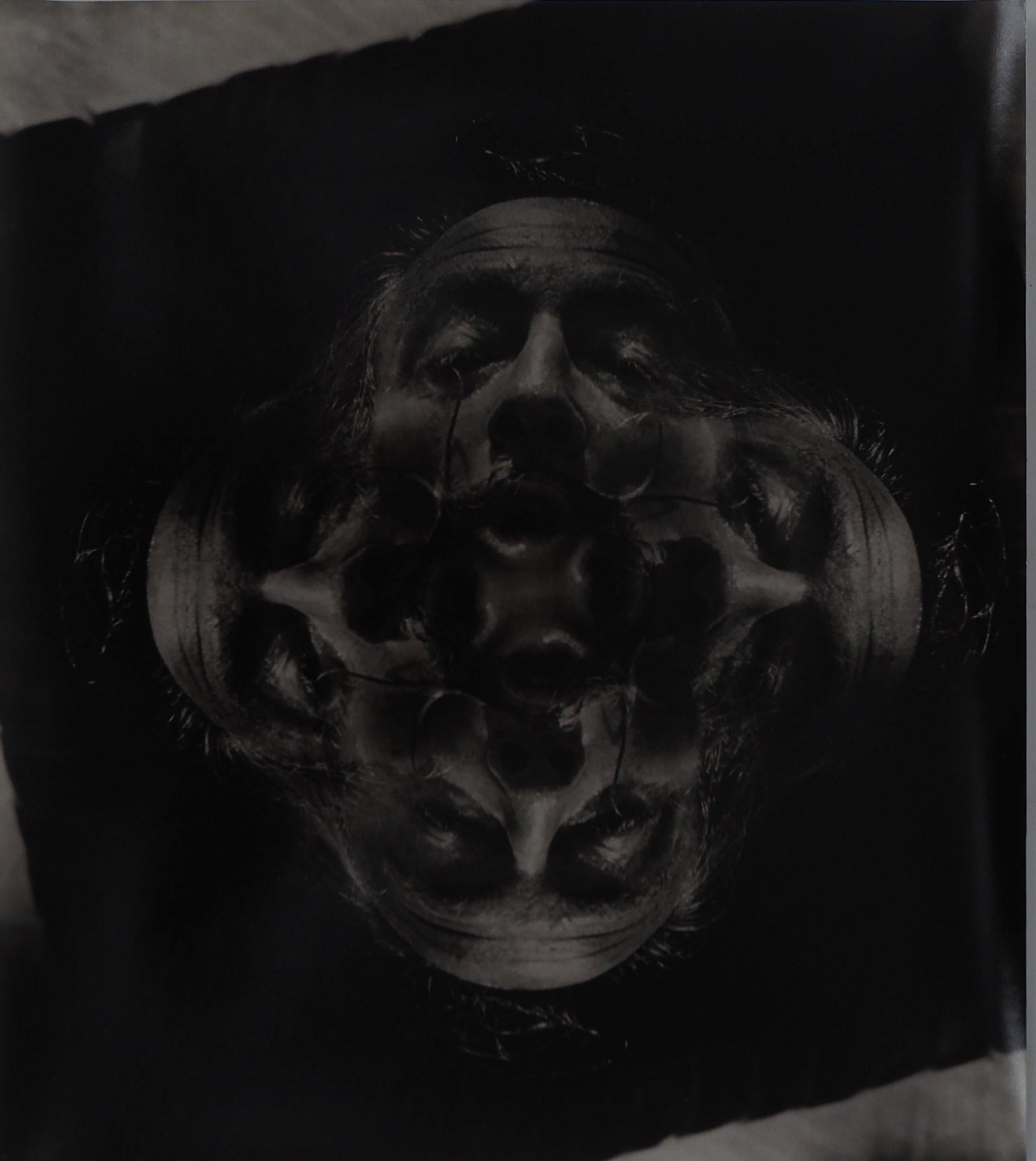 Kaléidoscope de Dalí - Photographie originale à la gélatine argentique, SIGNÉE et LTD / 50 - Noir Abstract Photograph par Marc Lacroix
