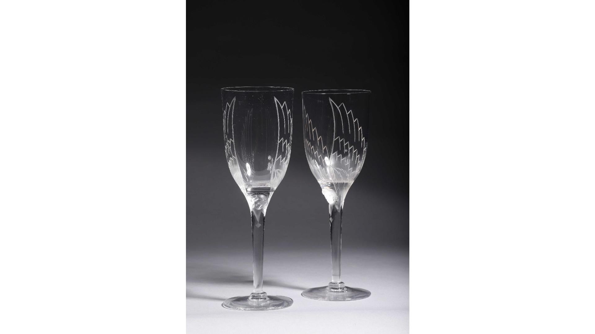 Marc Lalique (1900-1977) pour le cristal Lalique
Ensemble de 8 : verre en cristal soufflé à la main
son modèle a été créé en 1948 en hommage à Reims (champagne) et à l'ange qui orne sa cathédrale 
 