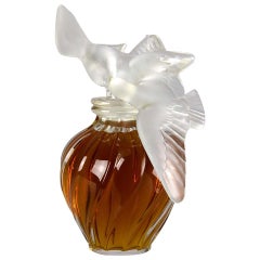Bouteille de parfumerie Marc Lalique "L'air Du Temps" Display