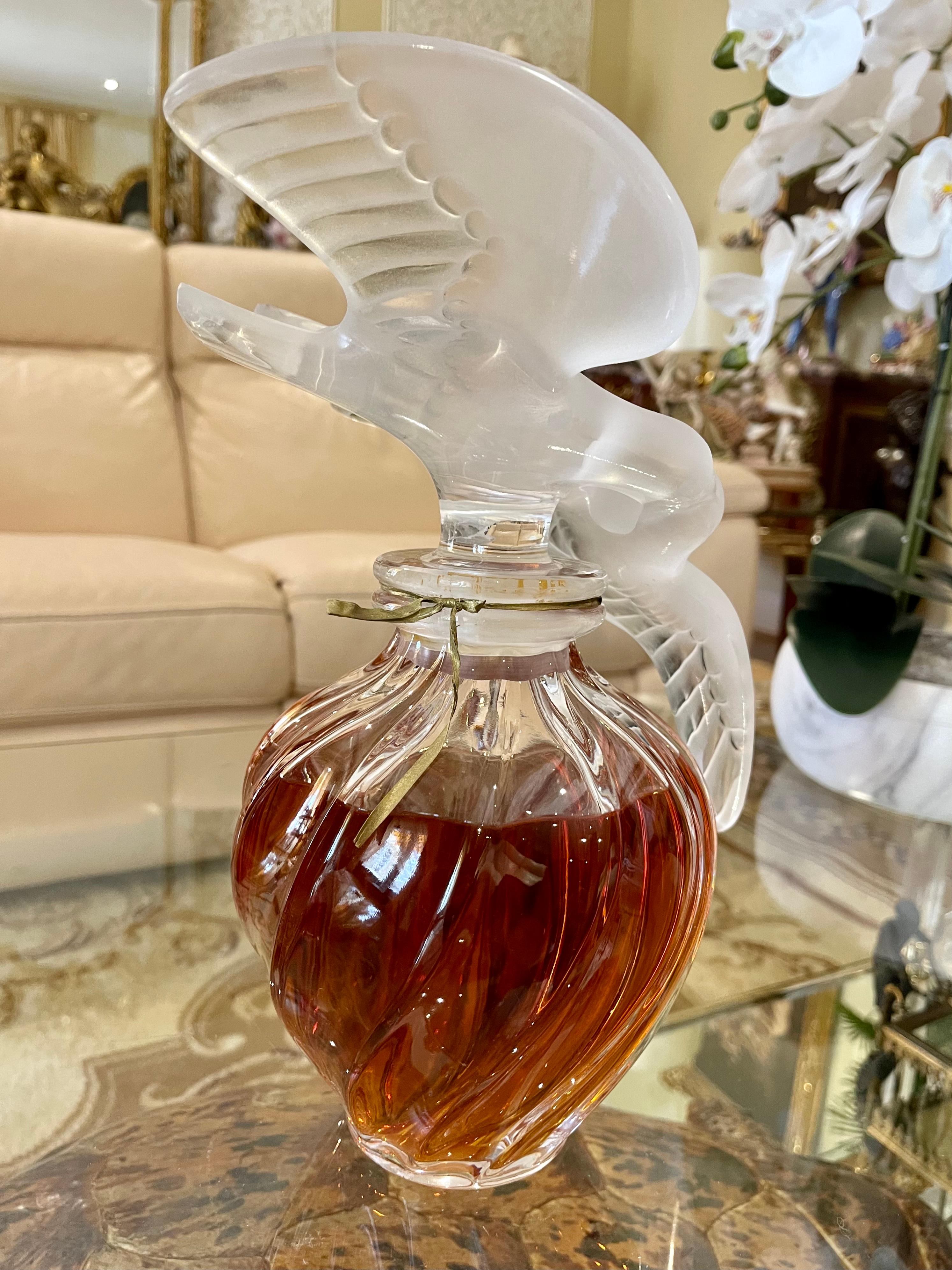 20th Century Marc Lalique & Nina Ricci - Air du Temps Bottle un Crystal circa 1948