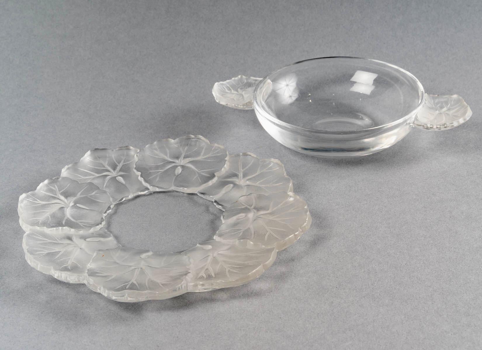 Marc Lalique, Tableware Set Honfleur Clear and Frosted Crystal, 12 Pieces In Good Condition In Boulogne Billancourt, FR