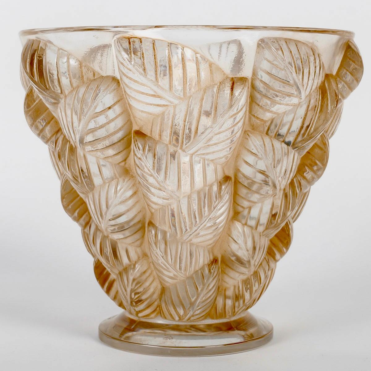 Art déco Marc Lalique - Vase en verre Moissac à patine sépia en vente