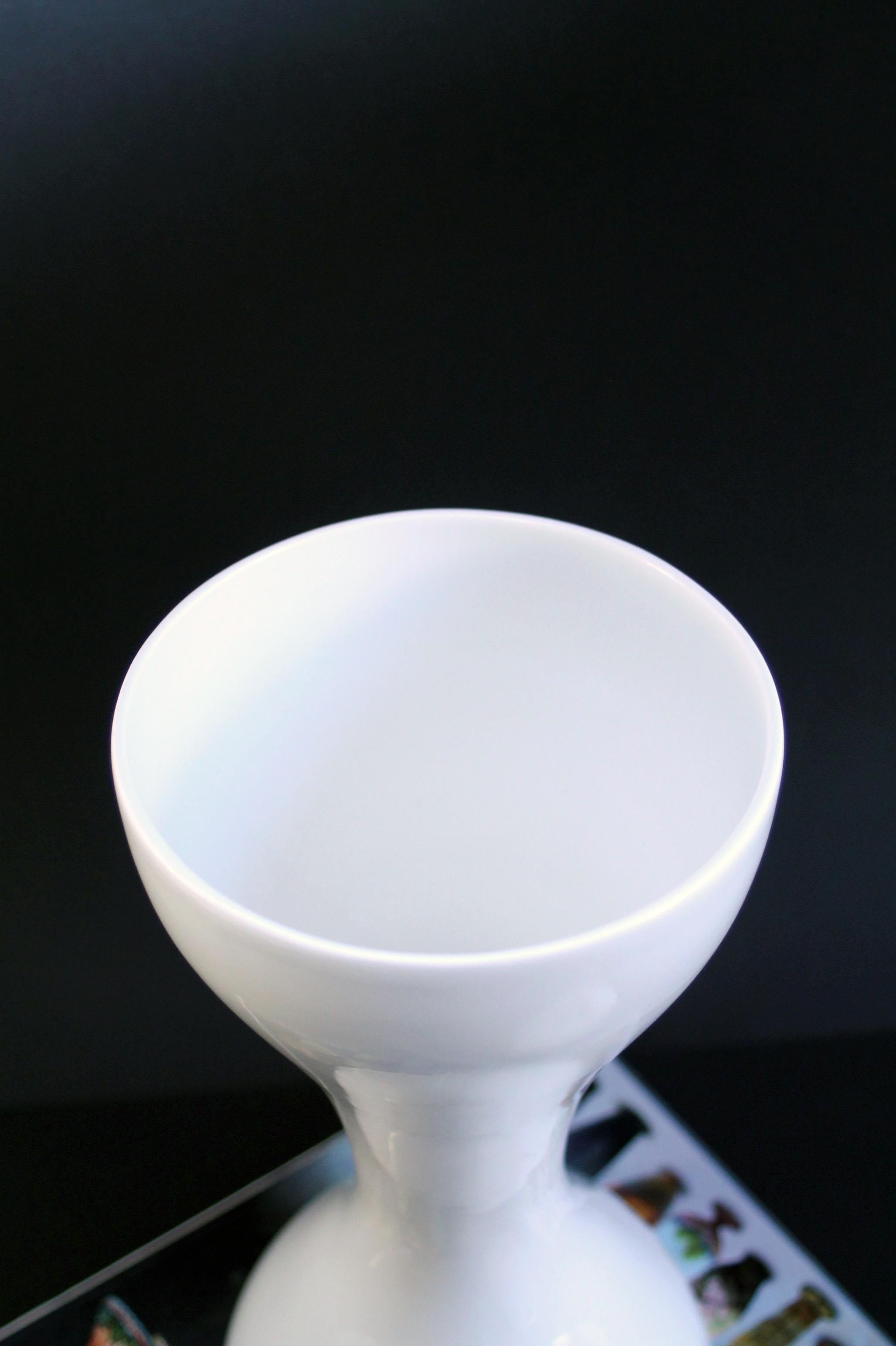 Marc Newson pour Cappellini  1992 Vase italien en céramique blanche (40hx14cm) Pristine ! 2