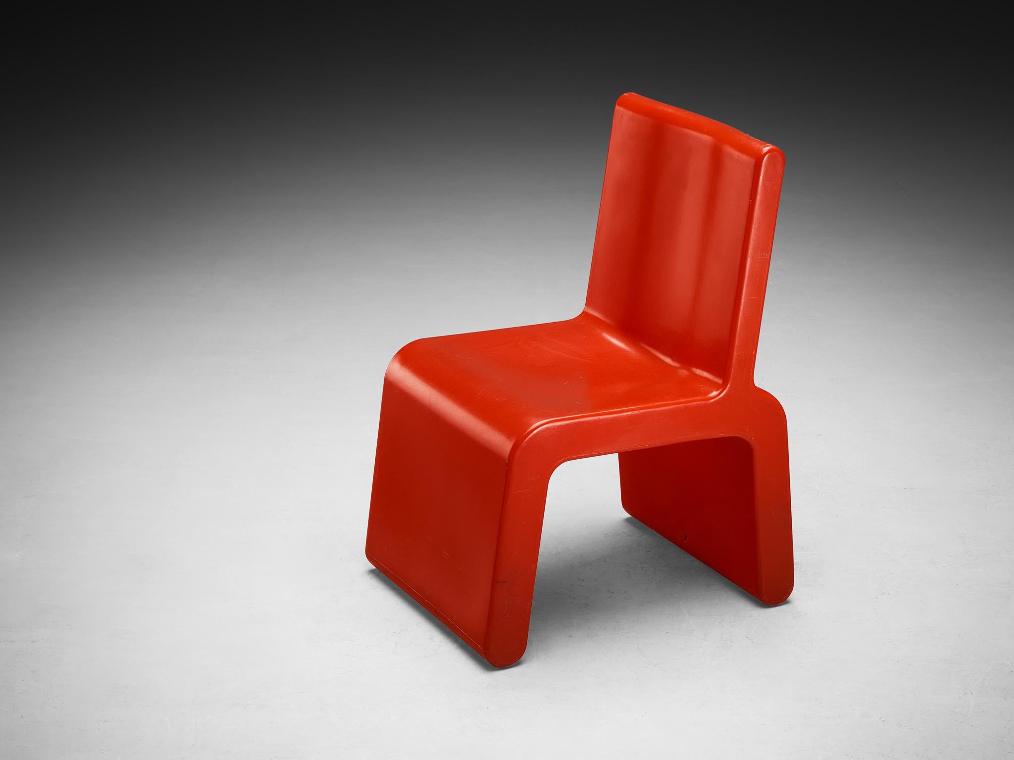 Marc Newson per i negozi W & LT (Wild & Lethal Trash), sedia, parte della serie 'Kiss the Future', polipropilene stampato a rotazione, Australia / Belgio, 1996-1997 

Marc Newson (1963-) è un designer australiano-americano riconosciuto come una