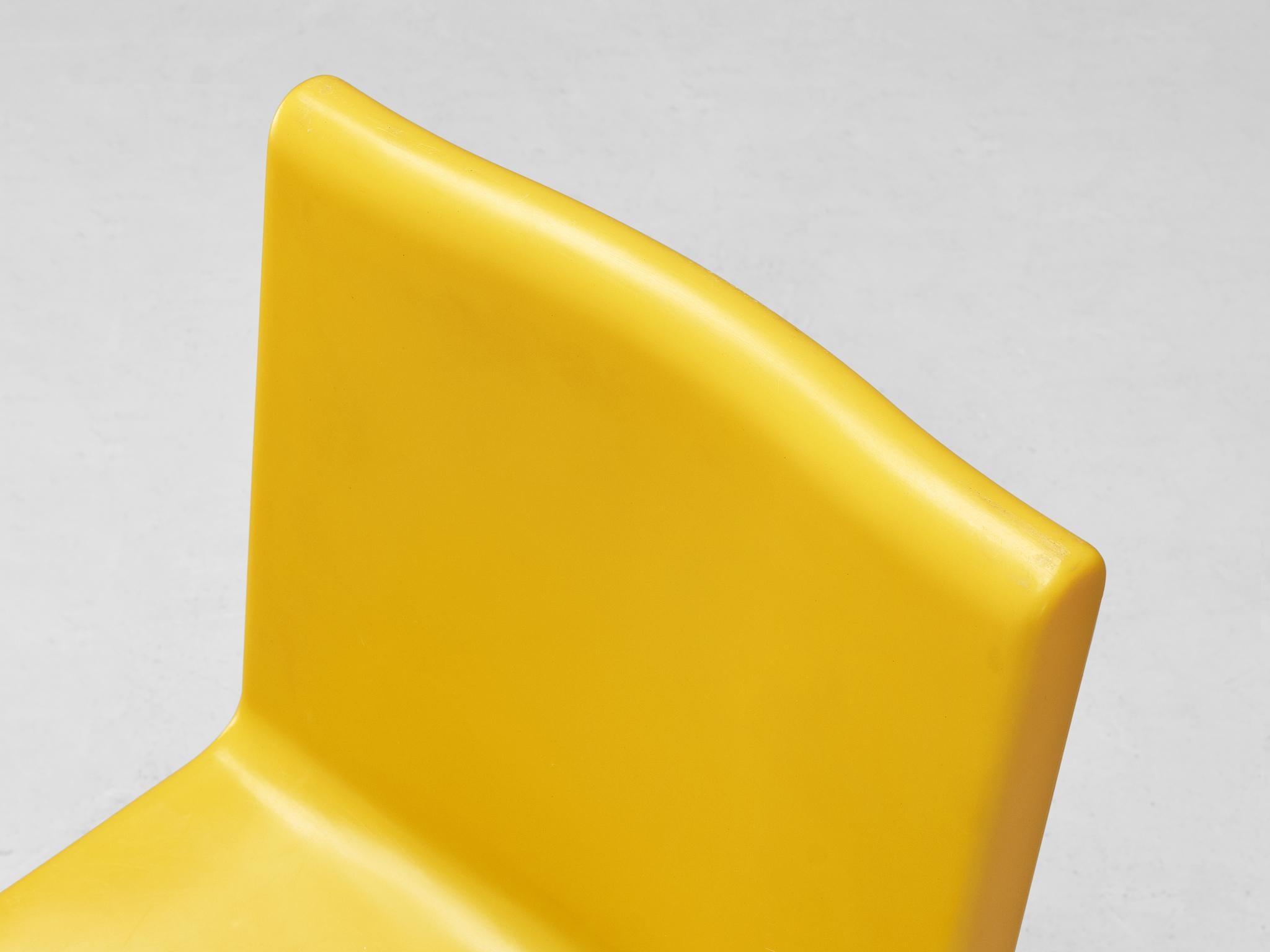 Plastique Chaise « Kiss the Future » de Marc Newson en polypropylène moulé jaune  en vente
