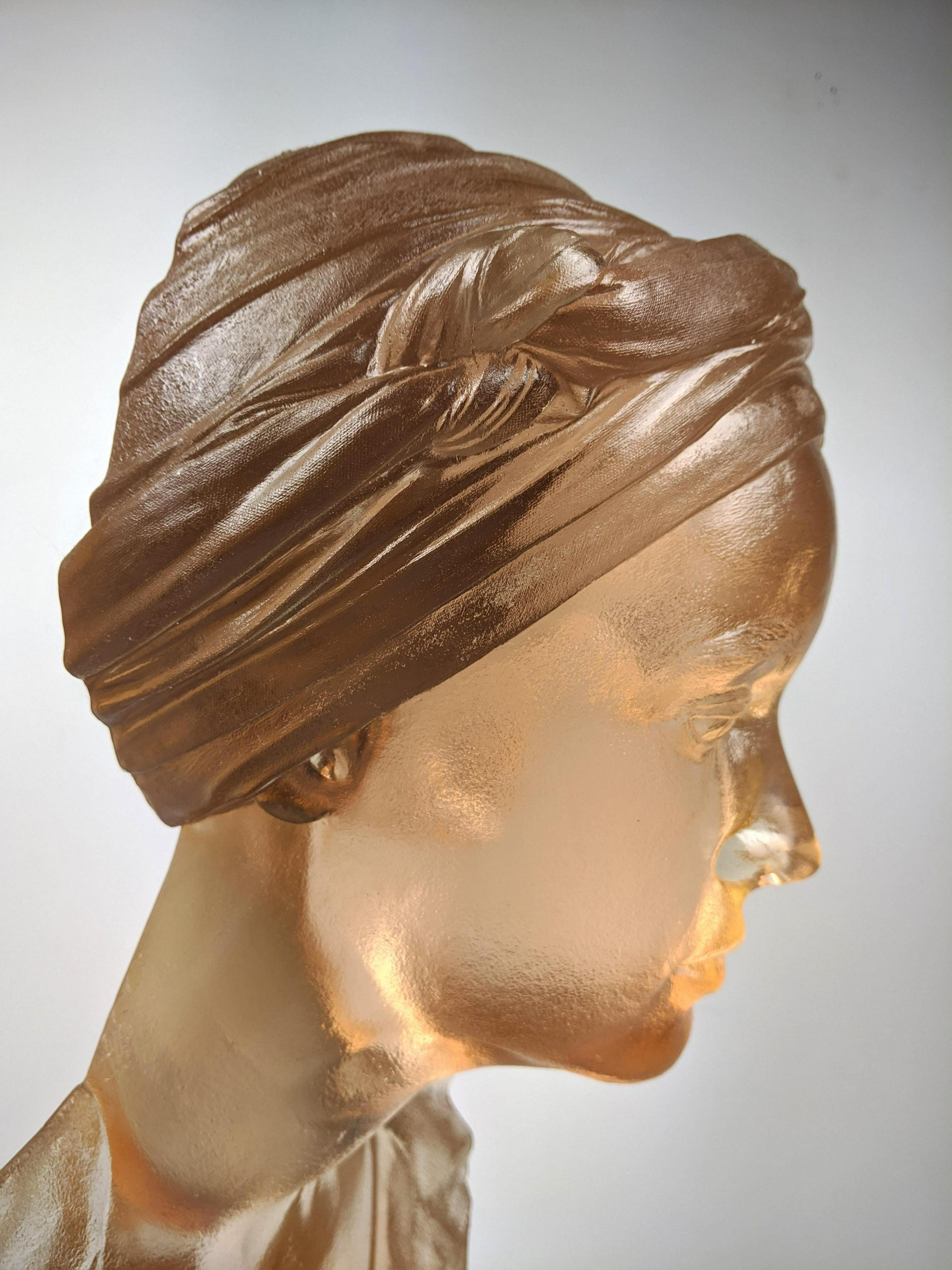 Buste de portrait en sculpture en résine acrylique moulée contemporain hyperréaliste de Marc Sijan en vente 1