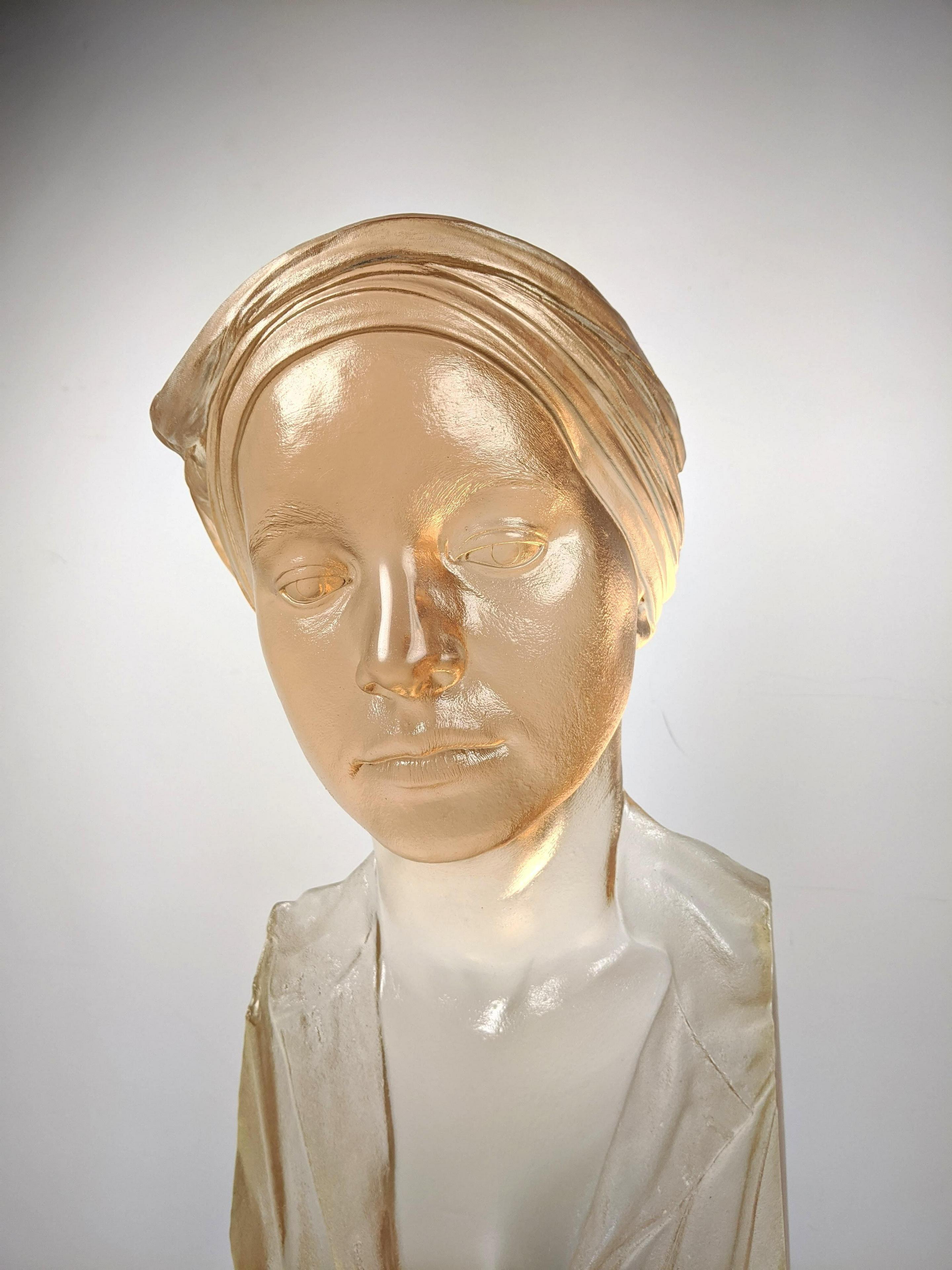 Buste de portrait en sculpture en résine acrylique moulée contemporain hyperréaliste de Marc Sijan en vente 2