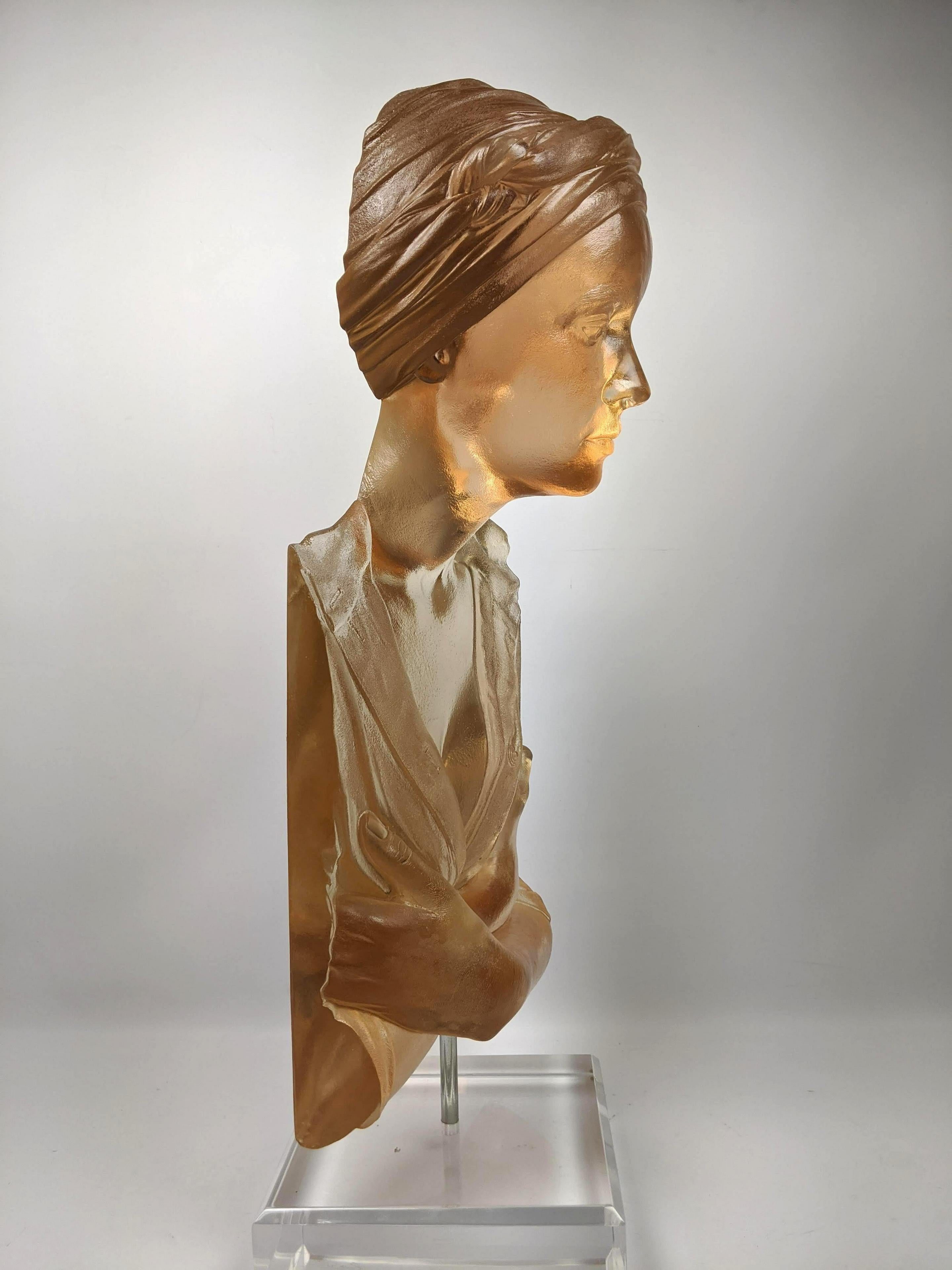 Marc Sijan Busto Retrato Escultura Contemporánea Hiperrealista de Resina Acrílica Fundida en venta 4