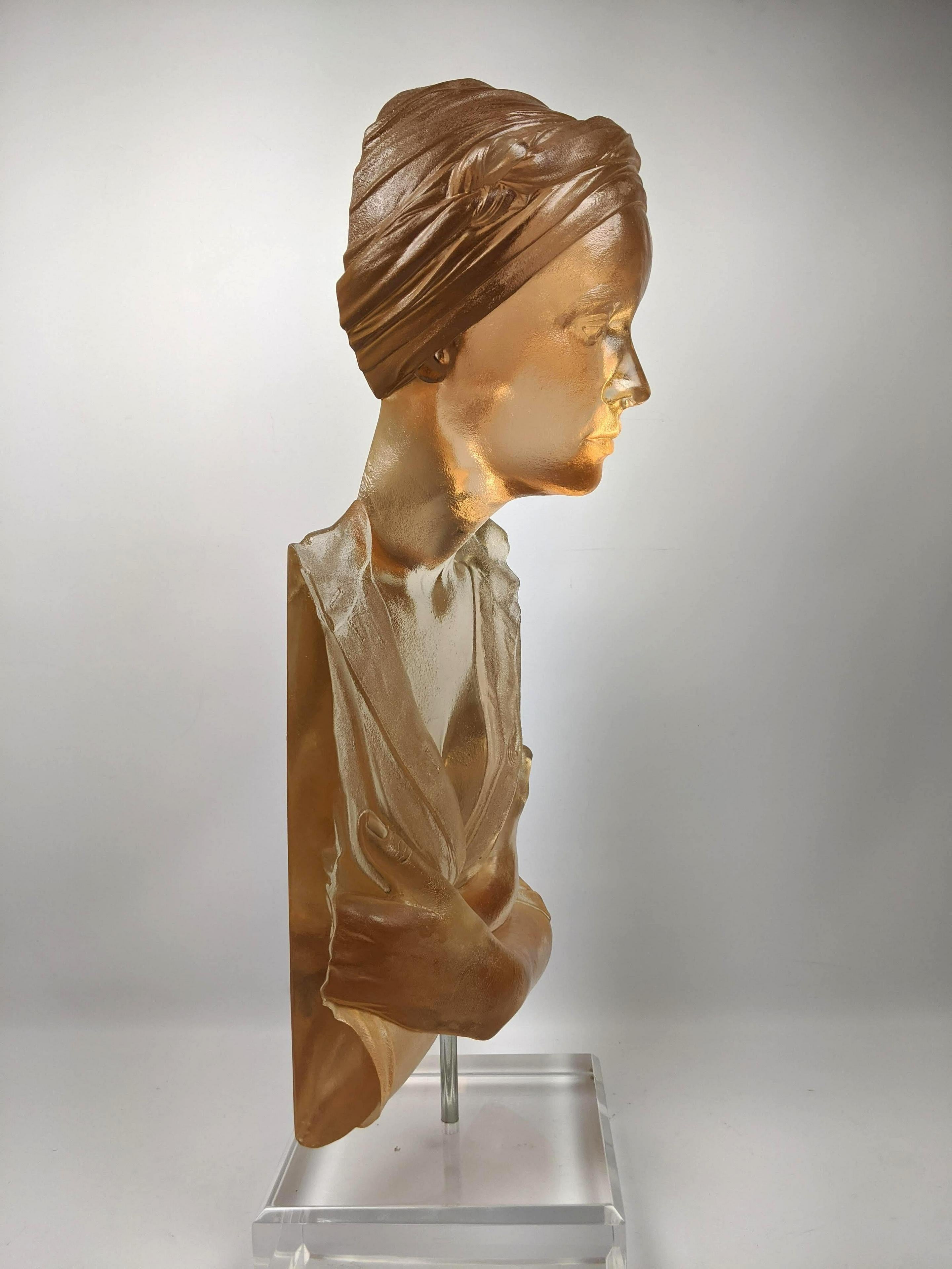 Buste de portrait en sculpture en résine acrylique moulée contemporain hyperréaliste de Marc Sijan en vente 4