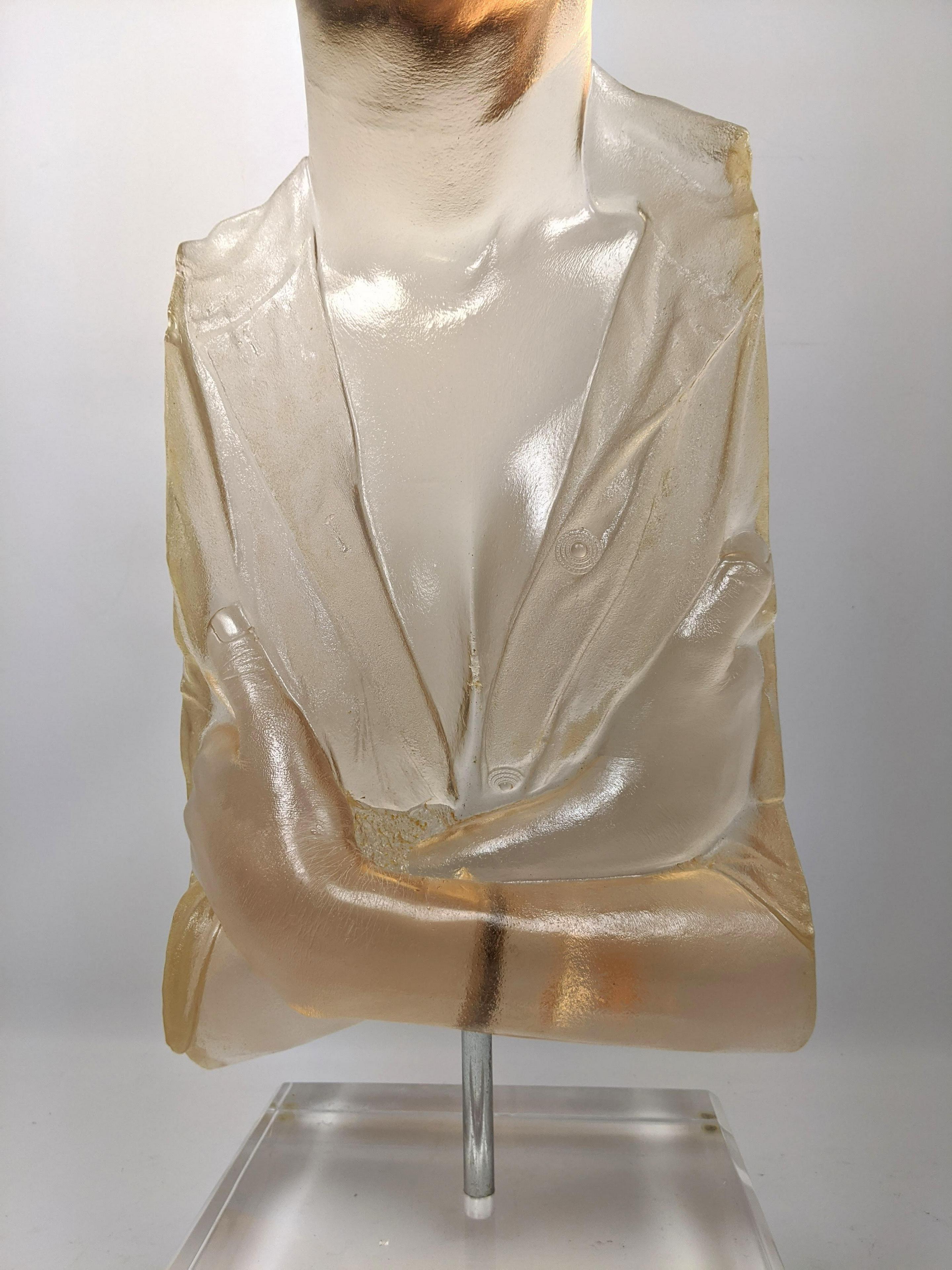 Buste de portrait en sculpture en résine acrylique moulée contemporain hyperréaliste de Marc Sijan en vente 6