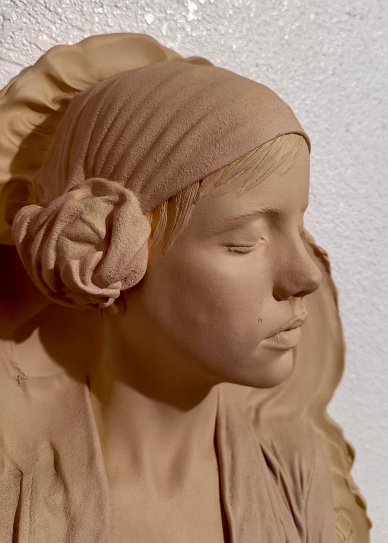 Marc Sijan – „Marc Sijan Hyperrealistische Contemporary Gipsskulptur Frau  und Champagnerglas“ im Angebot bei 1stDibs Deutschland, image size:768x1073