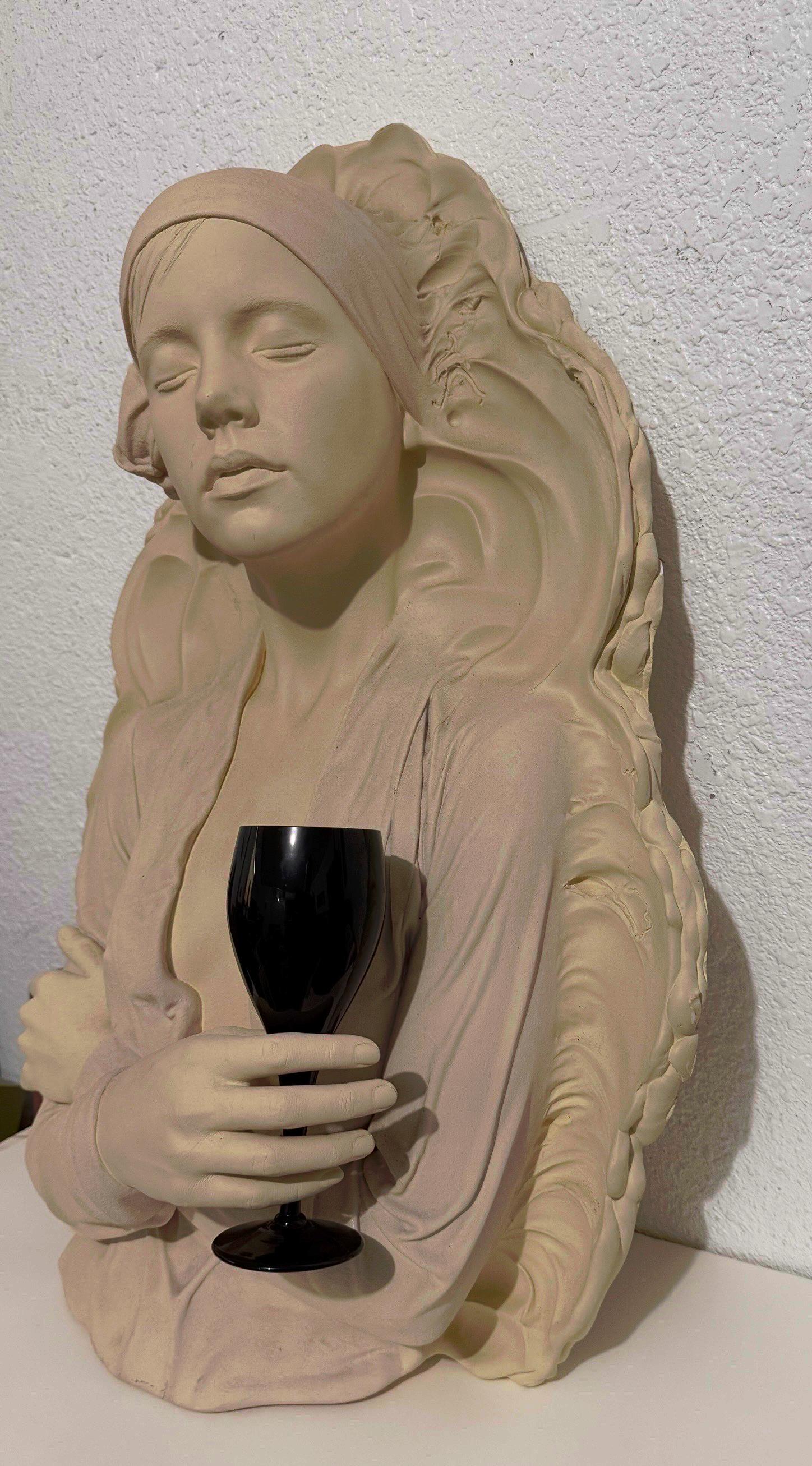 Marc Sijan Hyperrealistische Contemporary Gipsskulptur Frau und Champagnerglas im Angebot 3